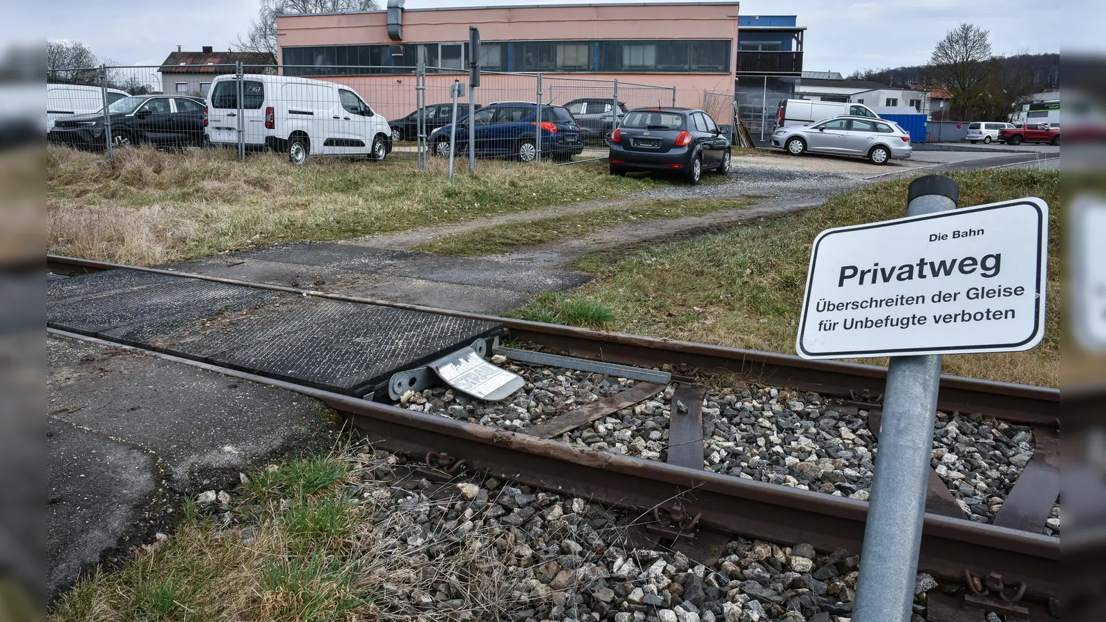 Der Bahnübergang „ Am Rohrweiher” in Amberg, soll saniert werden. (Bild: Stephan Huber)