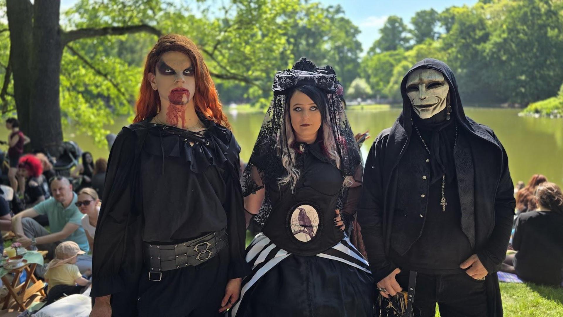 Das viktorianische Picknick beim Wave-Gotik-Treffen in Leipzig begeisterte die Besucher. (Bild: Richard Kirschner)