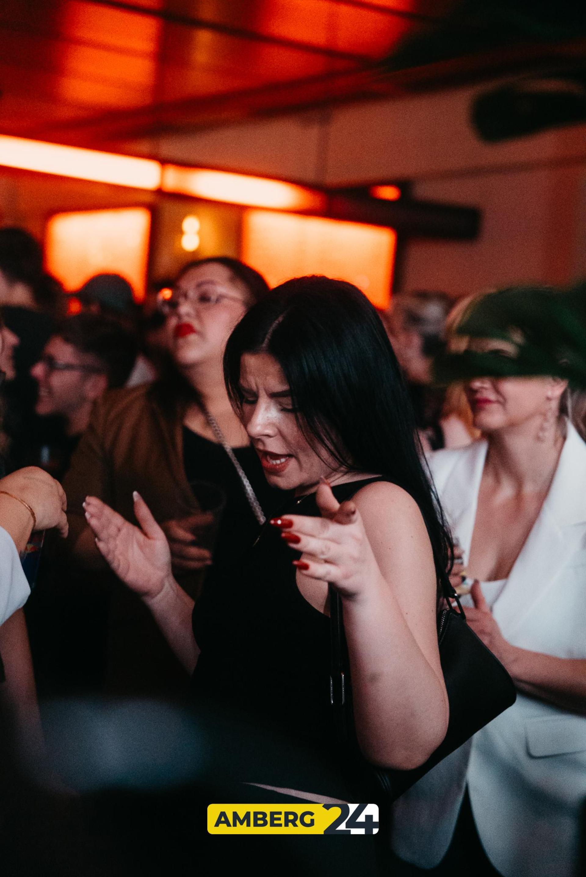 Im Casino-Saal war am Samstag die erste VIBES-Party des Jahres. (Bild: Mario Donhauser)