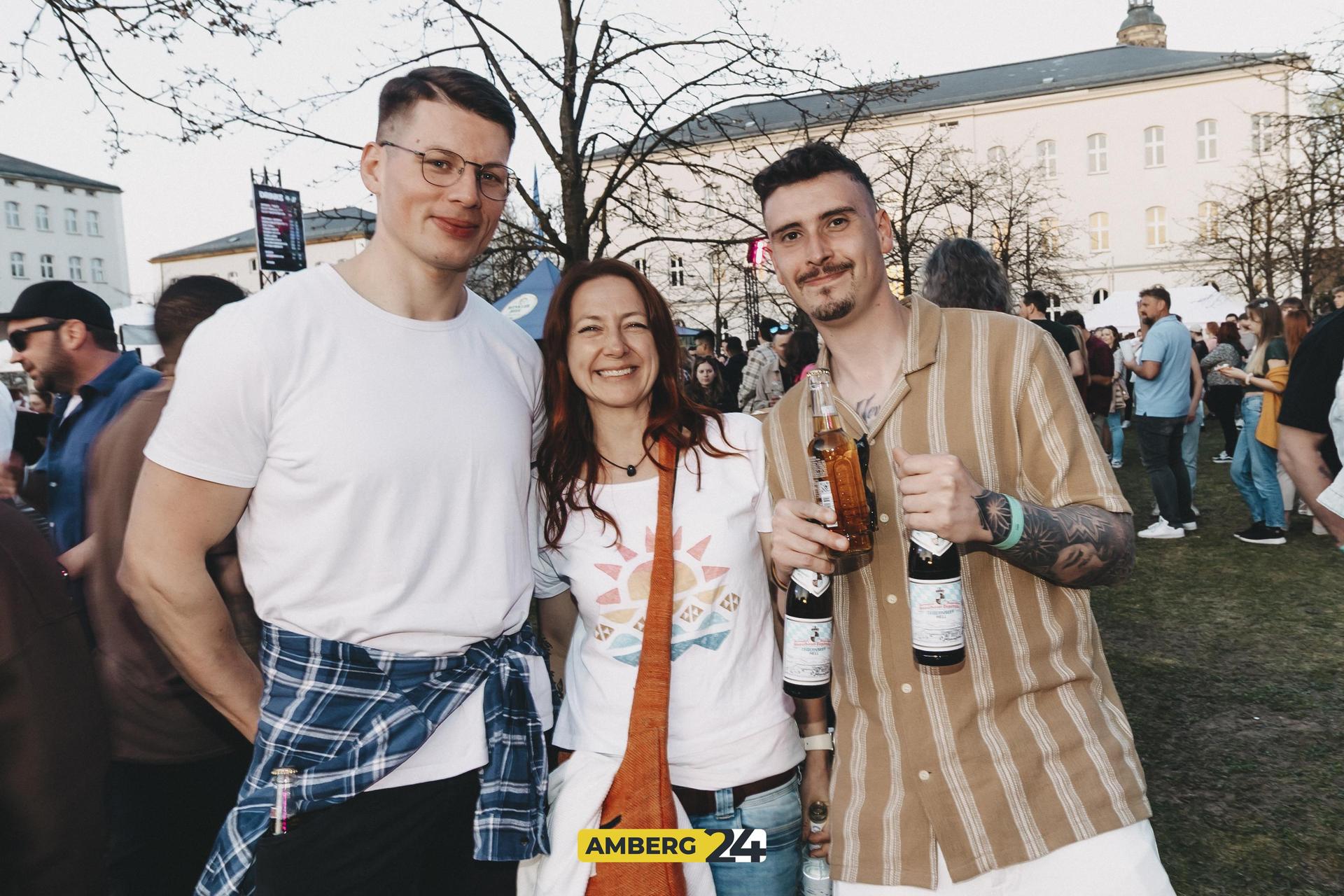 Das erste Mal fand in Amberg das Kirschblütenfestival statt. Der Campus der Amberger OTH verwandelte sich in ein pinkes Paradies. Lolo war für euch vor Ort.  (Bild: Lolografie)