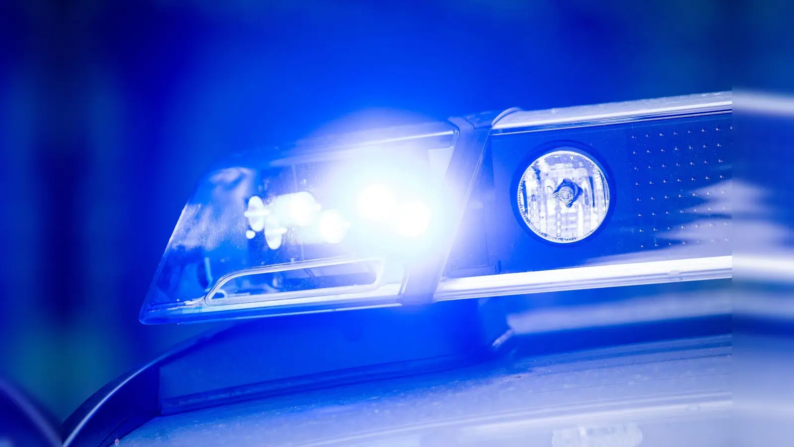 Die A6 bei Amberg ist in Fahrtrichtung Nürnberg am Freitagmorgen wegen Bergungsarbeiten gesperrt. (Symbolbild: Lino Mirgeler/dpa)