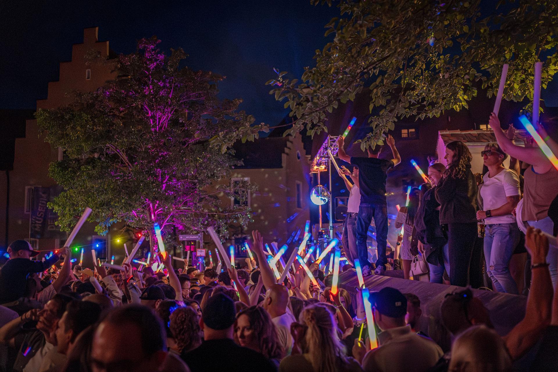 Amberg feiert Altstadtfest und macht die Nacht zum Tag. (Bild: Michael Golinski)