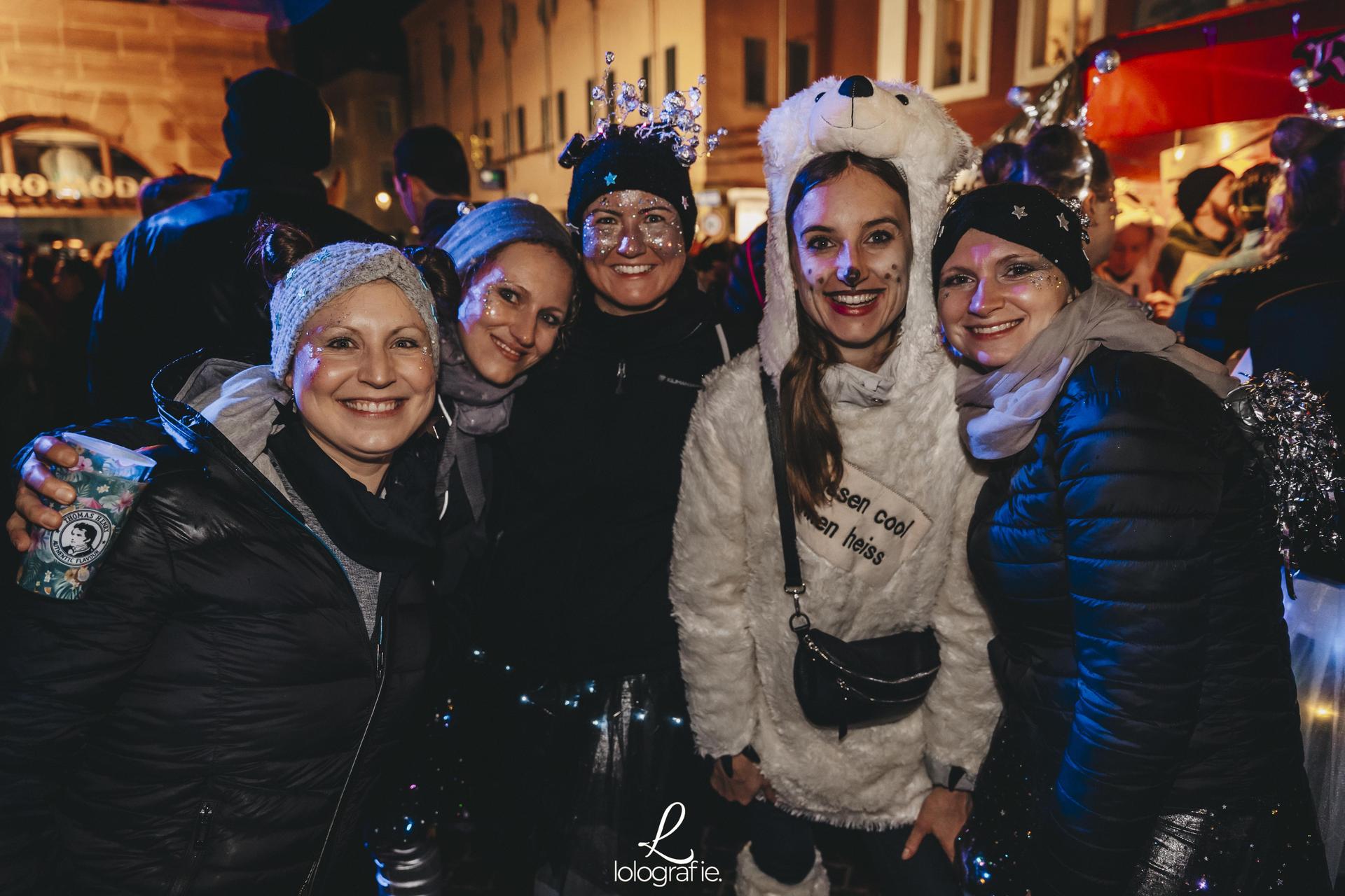 Hexennacht in Amberg. Die Fotos vom Weiberfasching am Marktplatz, exklusiv auf Amberg24.de (Bild: Lolografie)
