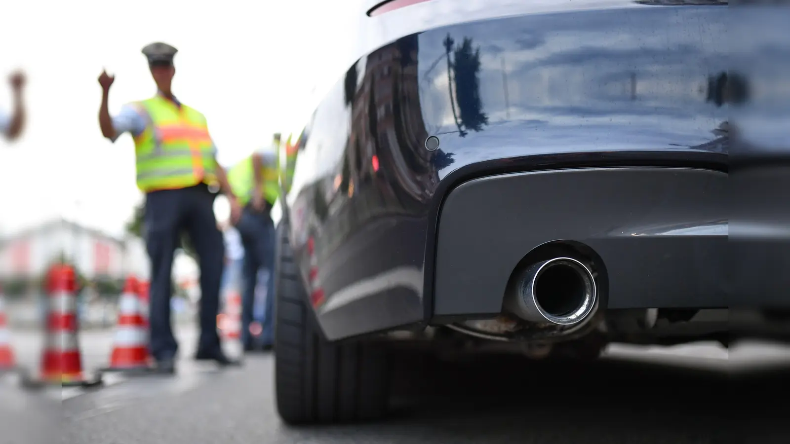 Ein 23-jähriger Regensburger wird in Schwandorf mit einem manipulierten BMW gestoppt.  (Symbolbild: Uwe Anspach)