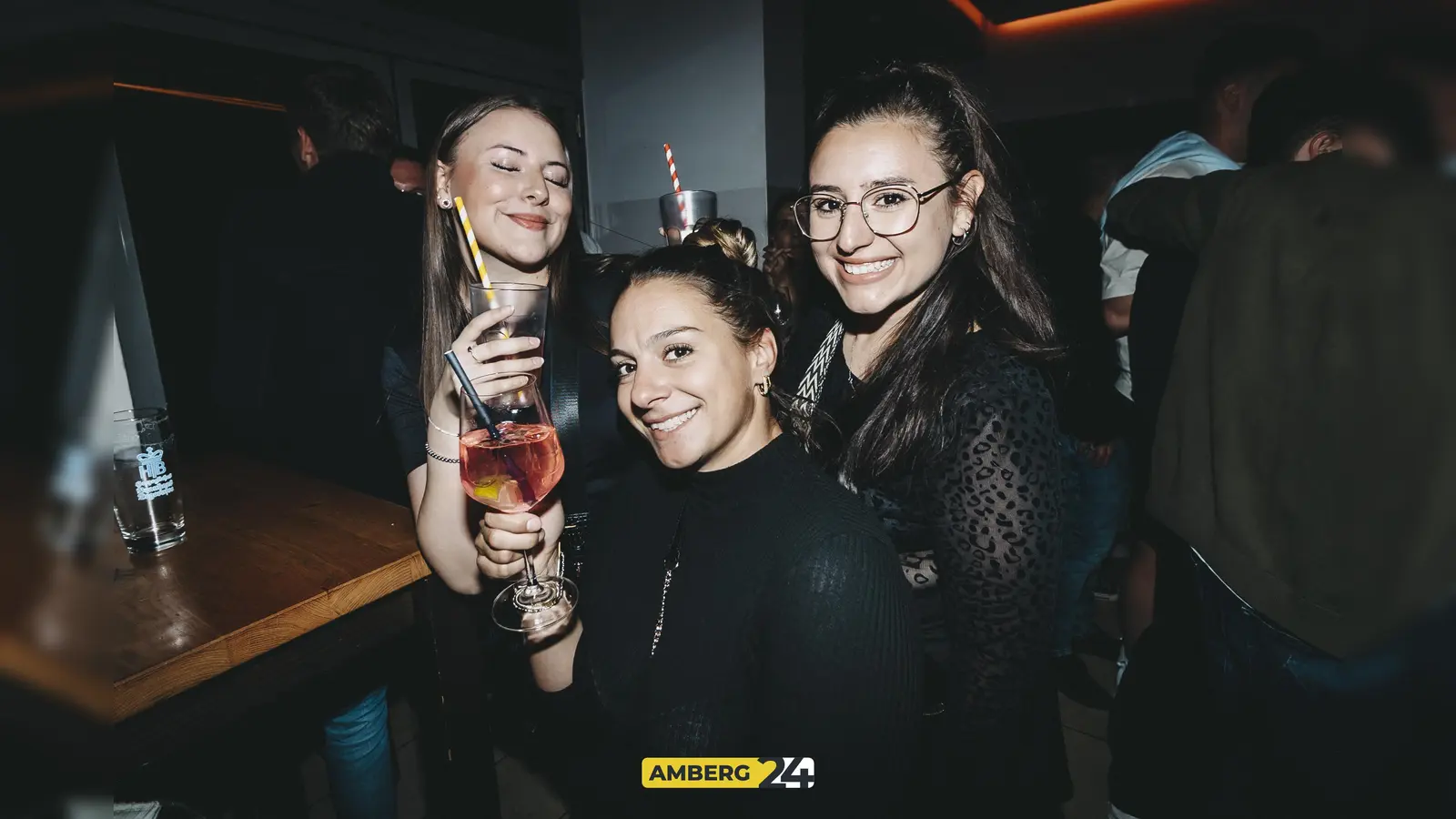 Im Colomba gab es am Samstag wieder etwas zu feiern. Die Club Rotation brachte die besten Hits seit den 90ern in die Bar. (Bild: Lolografie)