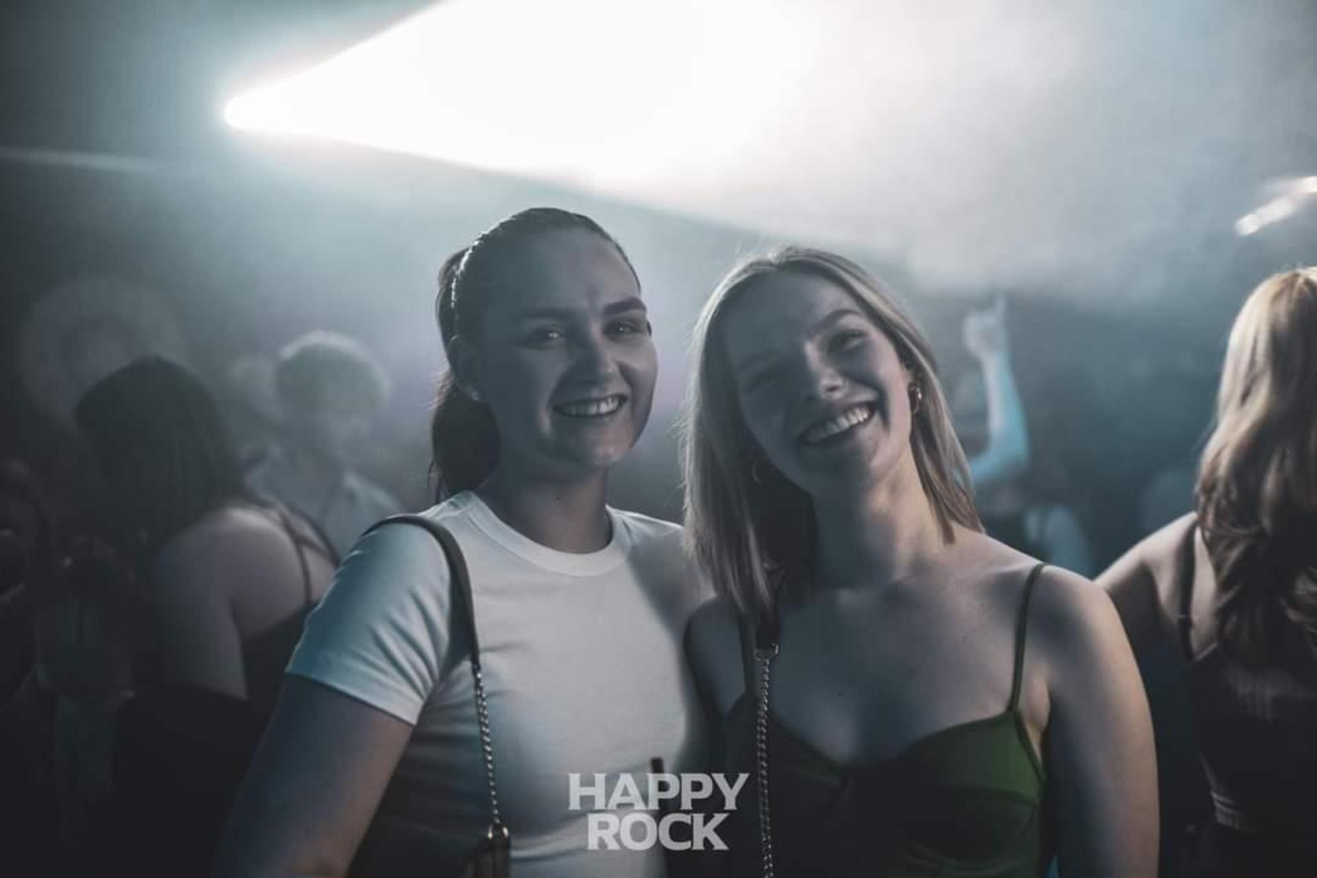 Kinkerlitzchen im Happy Rock. Feiern ab 16 bis die Wolken wieder lila sind dank Muttizettel! (Bild: Martin Sponsel)