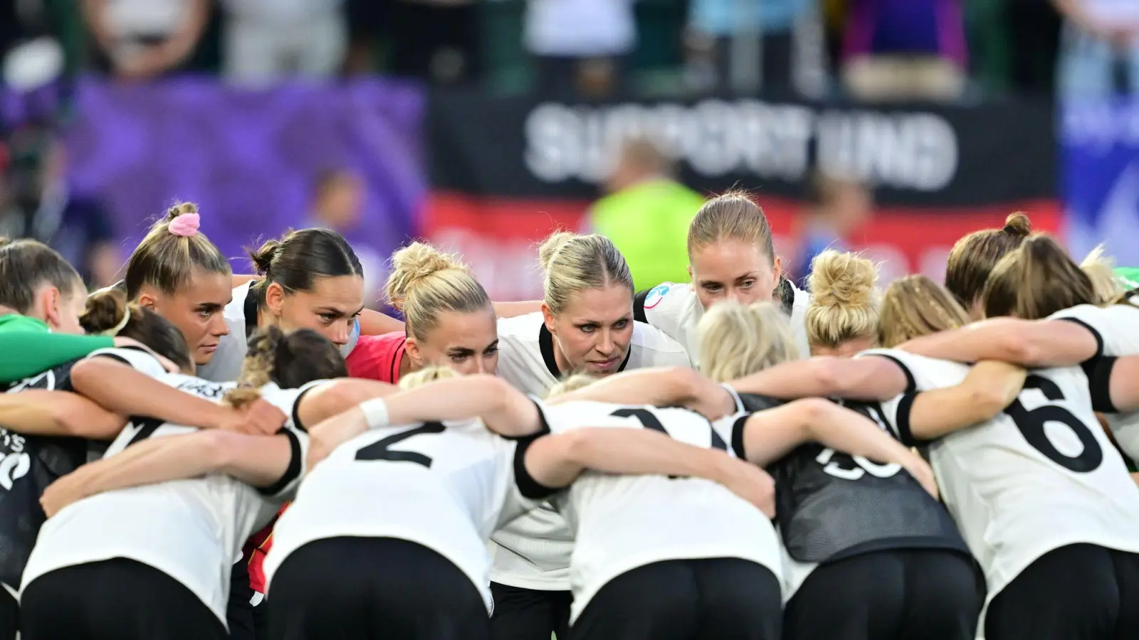 In Basel wartet die nächste EM-Herausforderung für das deutsche Frauenteam (Bild: Sebastian Christoph Gollnow/dpa)