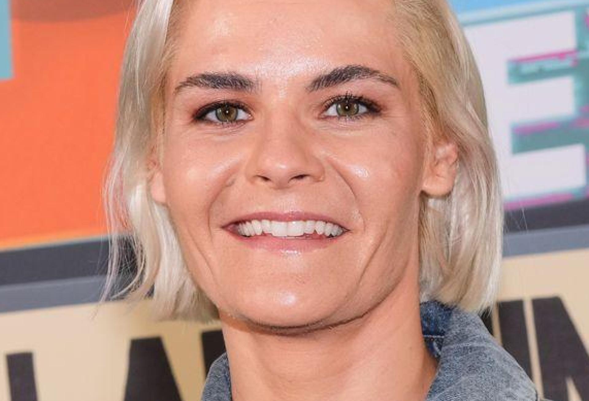 Hazel Brugger moderiert den Comedy-Ableger „LOL Next“.  (Archivbild: Soeren Stache/dpa)