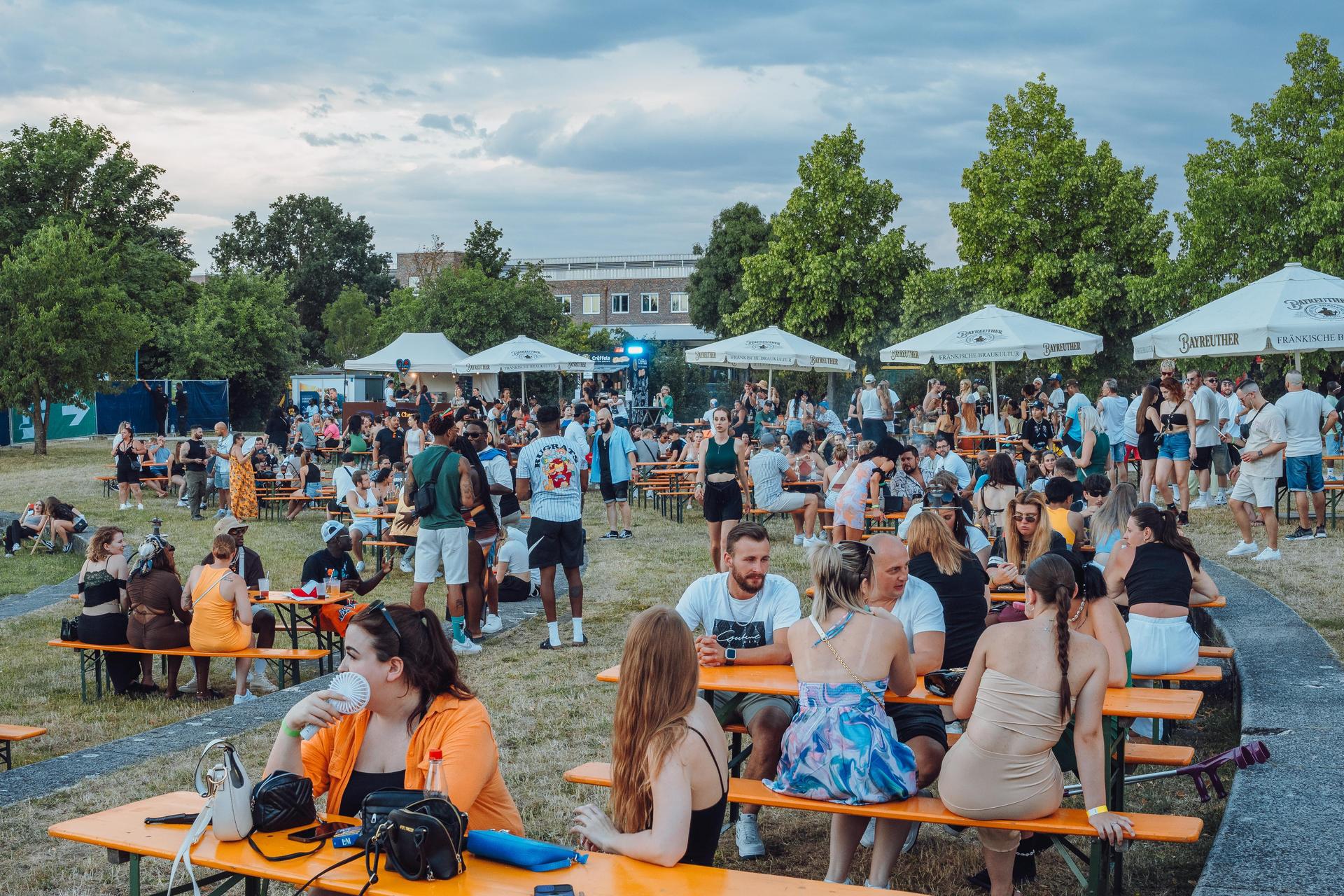 Shisha, Drinks und guter Hip-Hop. So war&#39;s am Hip-Hop BBQ in Amberg.  (Bild: Denise Helmschrott)