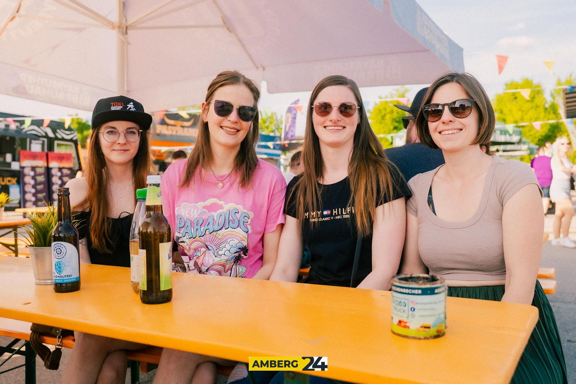 Auf dem Foodtruck-Festival in Amberg war am Freitag einiges los! (Bild: David Mueller)