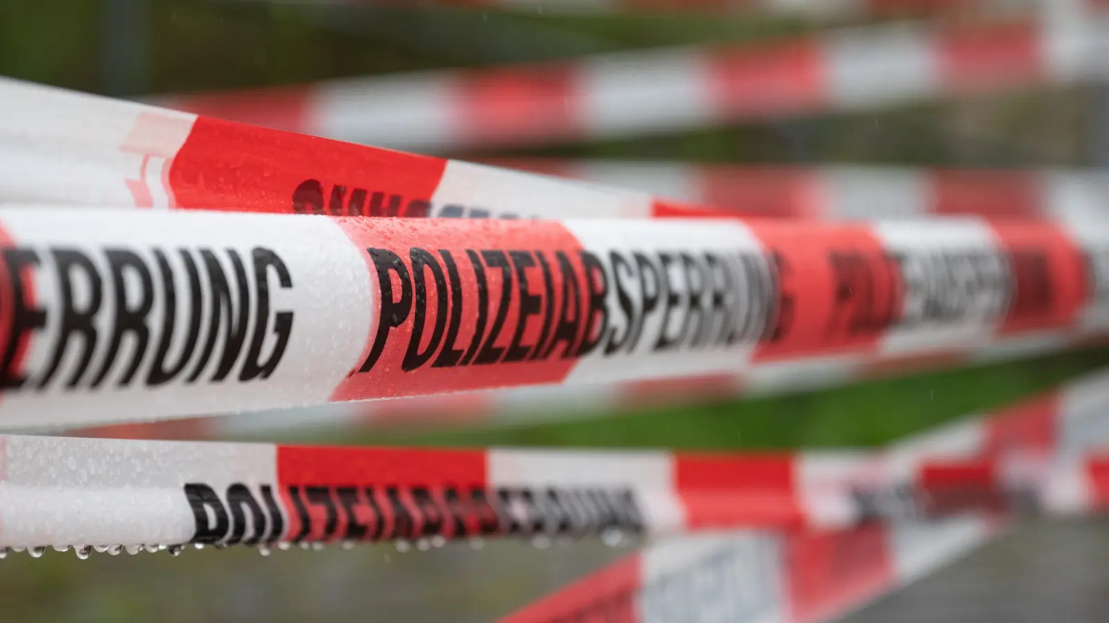 Die Polizei ermittelt wegen gefährlichen Eingriffs in den Straßenverkehr.  (Symbolbild: Sebastian Kahnert)