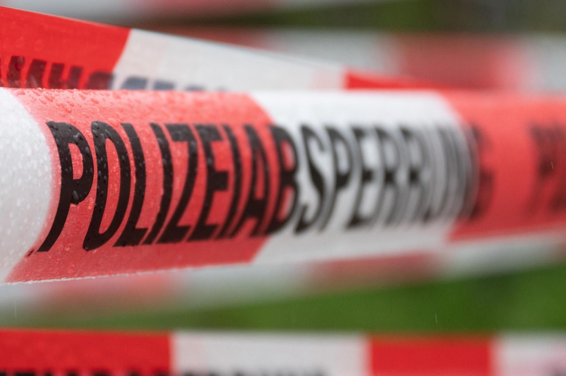 Die Polizei sucht nach einem Zeugen, der bei einem Verkehrsunfall in Sorghof anwesend war. (Symbolbild: Sebastian Kahnert)