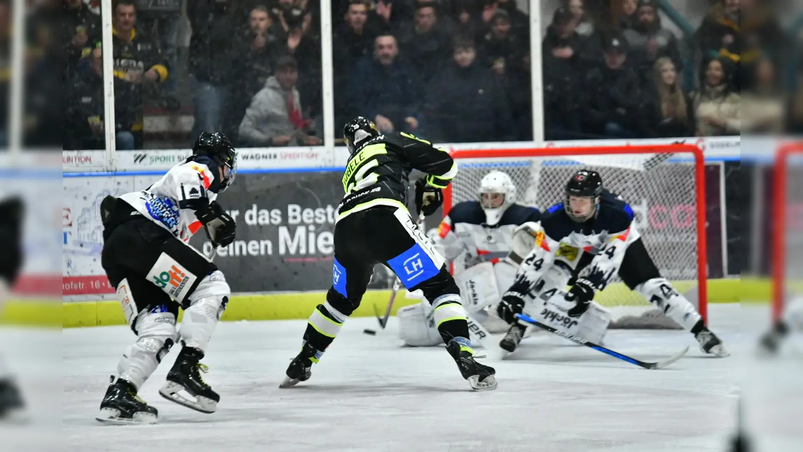 Der ERSC Amberg muss sich dem HC Landsberg mit 2:3 geschlagen geben. (Bild: A.& J. Pastuska)