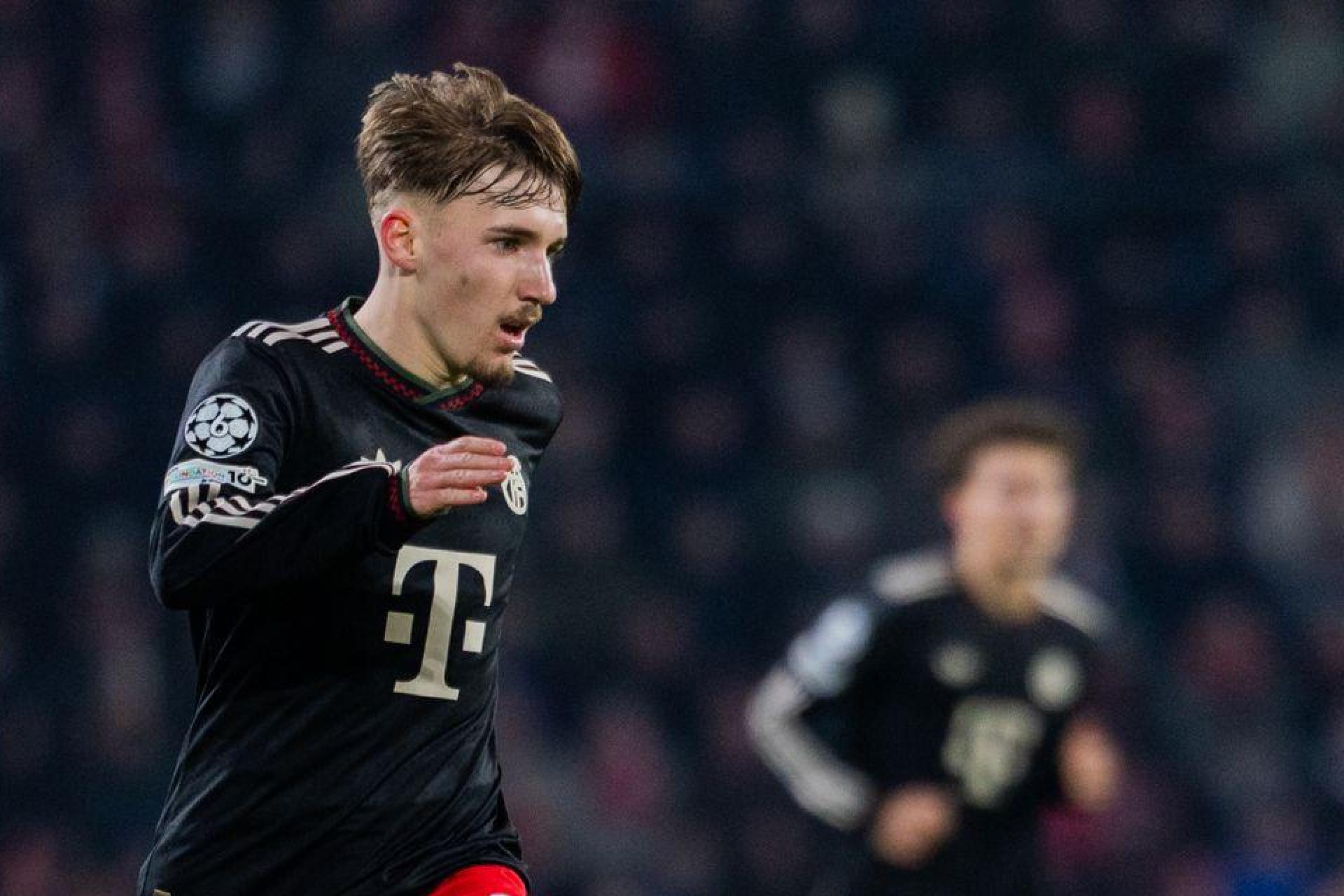 Der 17-jährige Lennart Karl in der Champions League gegen den PSV Eindhoven. (Bild: Rolf Vennenbernd/dpa)