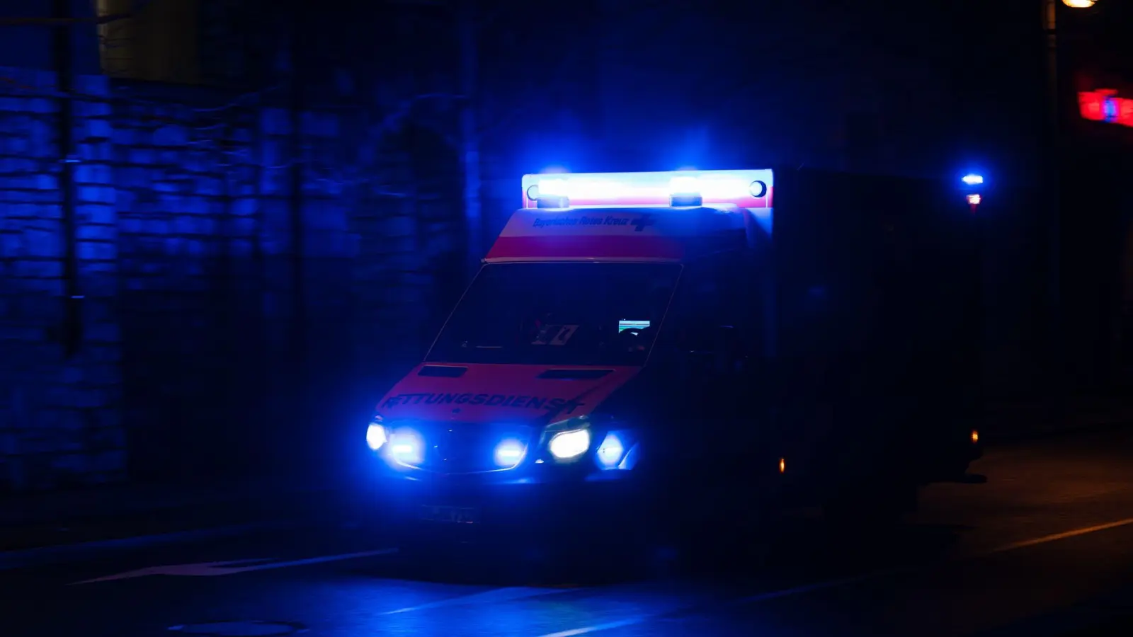 Die Polizei ermittelt noch zu dem genauen Unfallhergang. (Symbolbild) (Bild: Nicolas Armer/dpa)