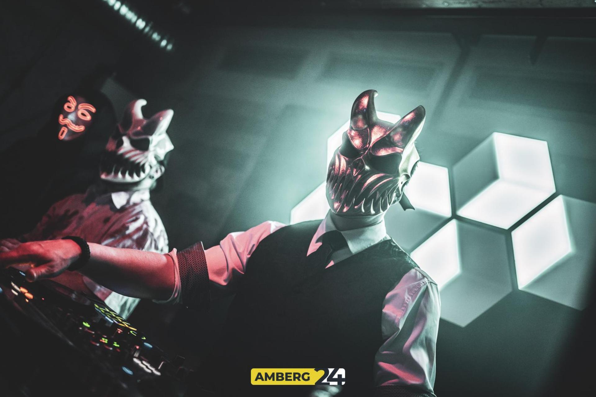 Saures auf die Ohren und eine spooky Atmo haben die Veranstalter der fetten Halloween-Party im Happy Rock versprochen. (Bild: Julia Bär)