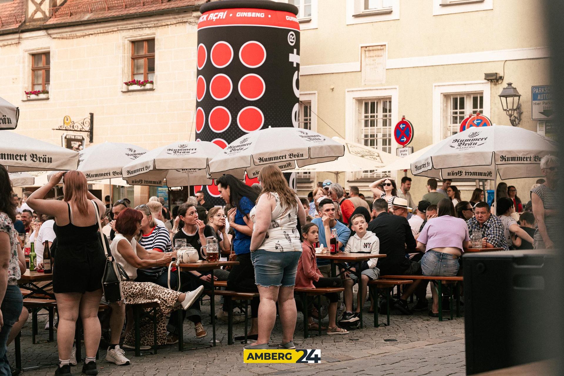 Partystimmung pur gab's auch auf dem Malteserplatz! (Bild: David Mueller)
