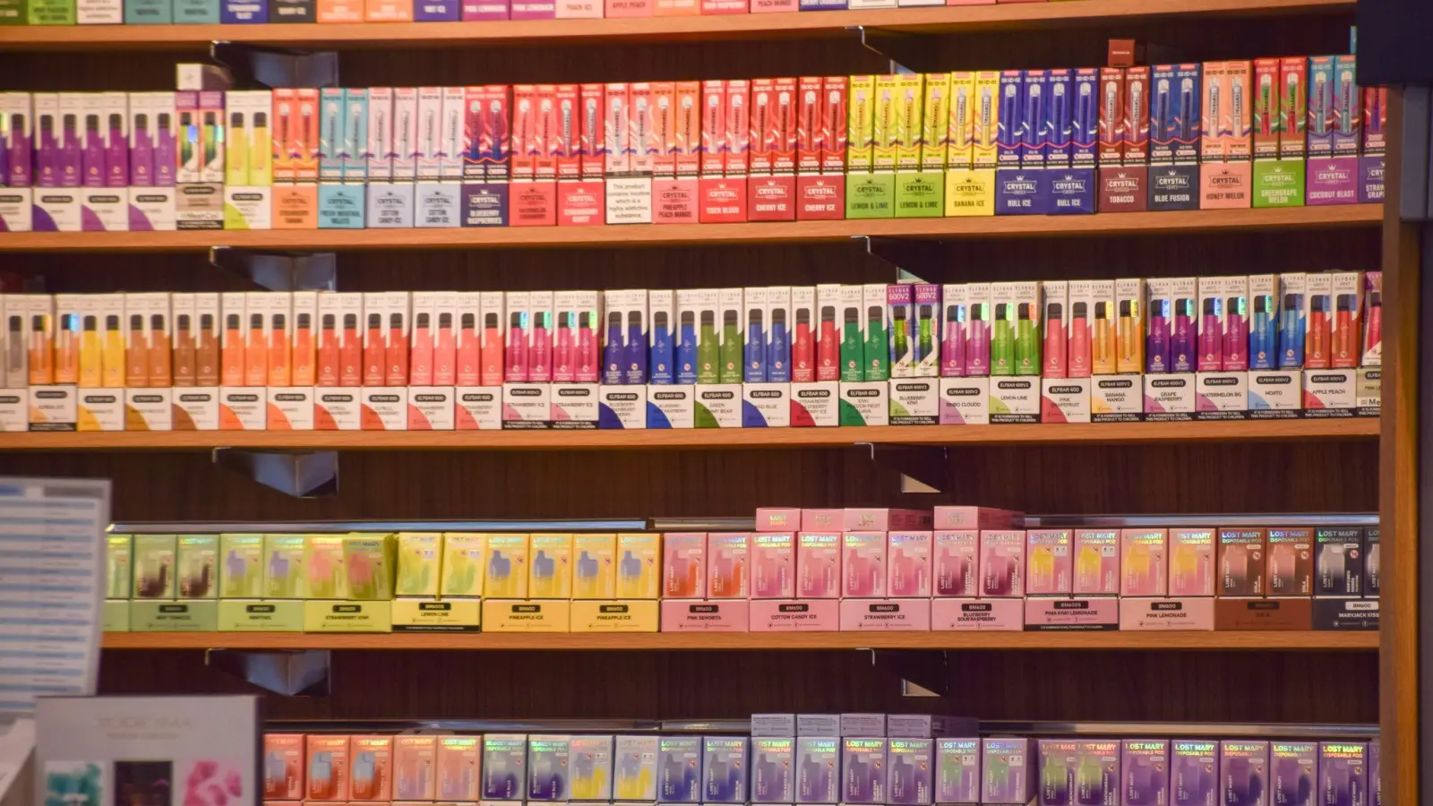 Die CSU-Fraktion will E-Zigaretten künftig unter die gleichen Regeln stellen wie Tabakkonsum (Archivbild).  (Bild: Vuk Valcic/ZUMA Press Wire/dpa)