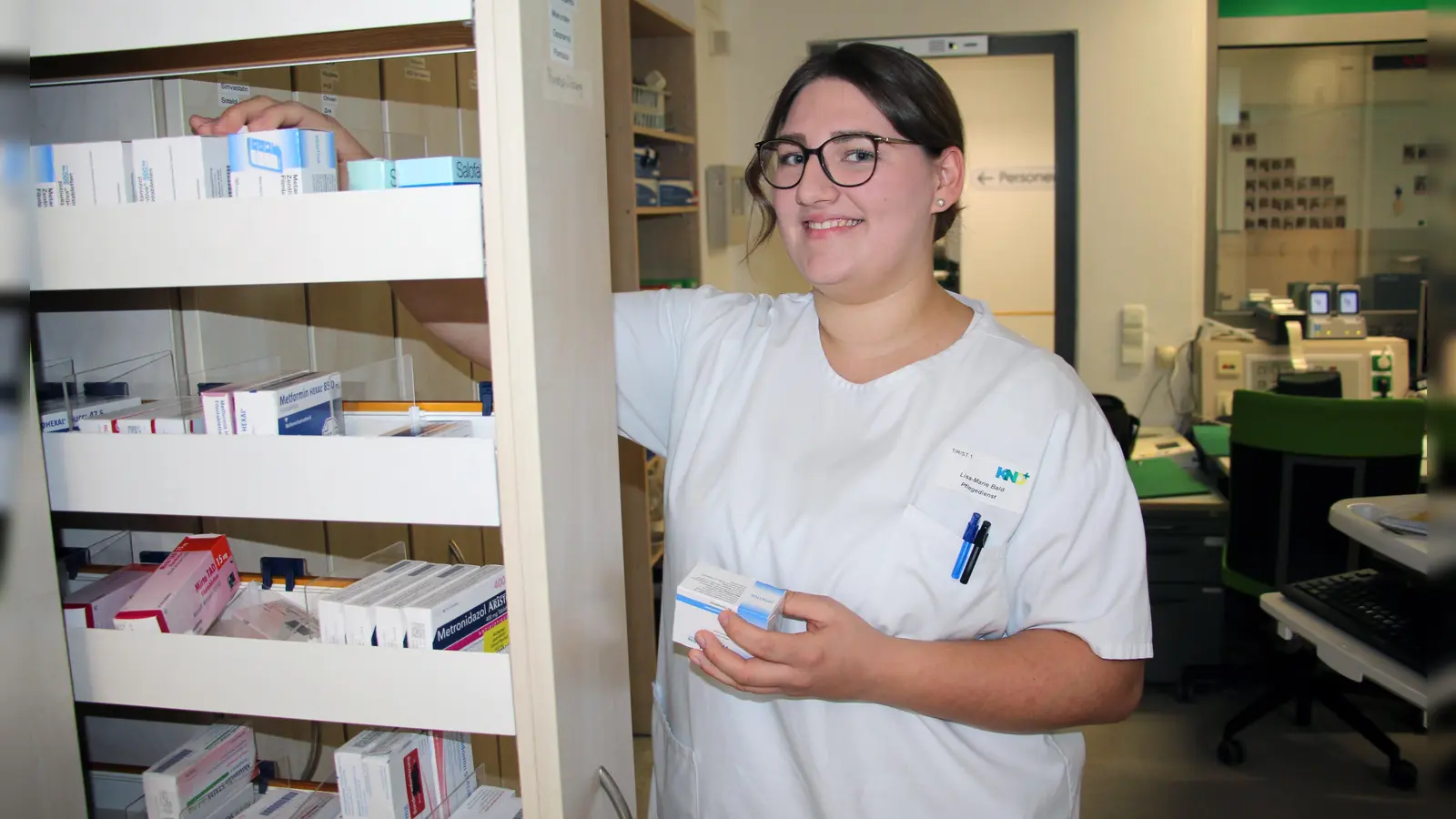 Lisa-Marie Bald arbeitet als Pflegefachkraft im Krankenhaus Tirschenreuth. Berufsbegleitend studiert sie Medizinpädagogik. (Bild: Friedrich Peterhans, Kliniken Nordoberpfalz)