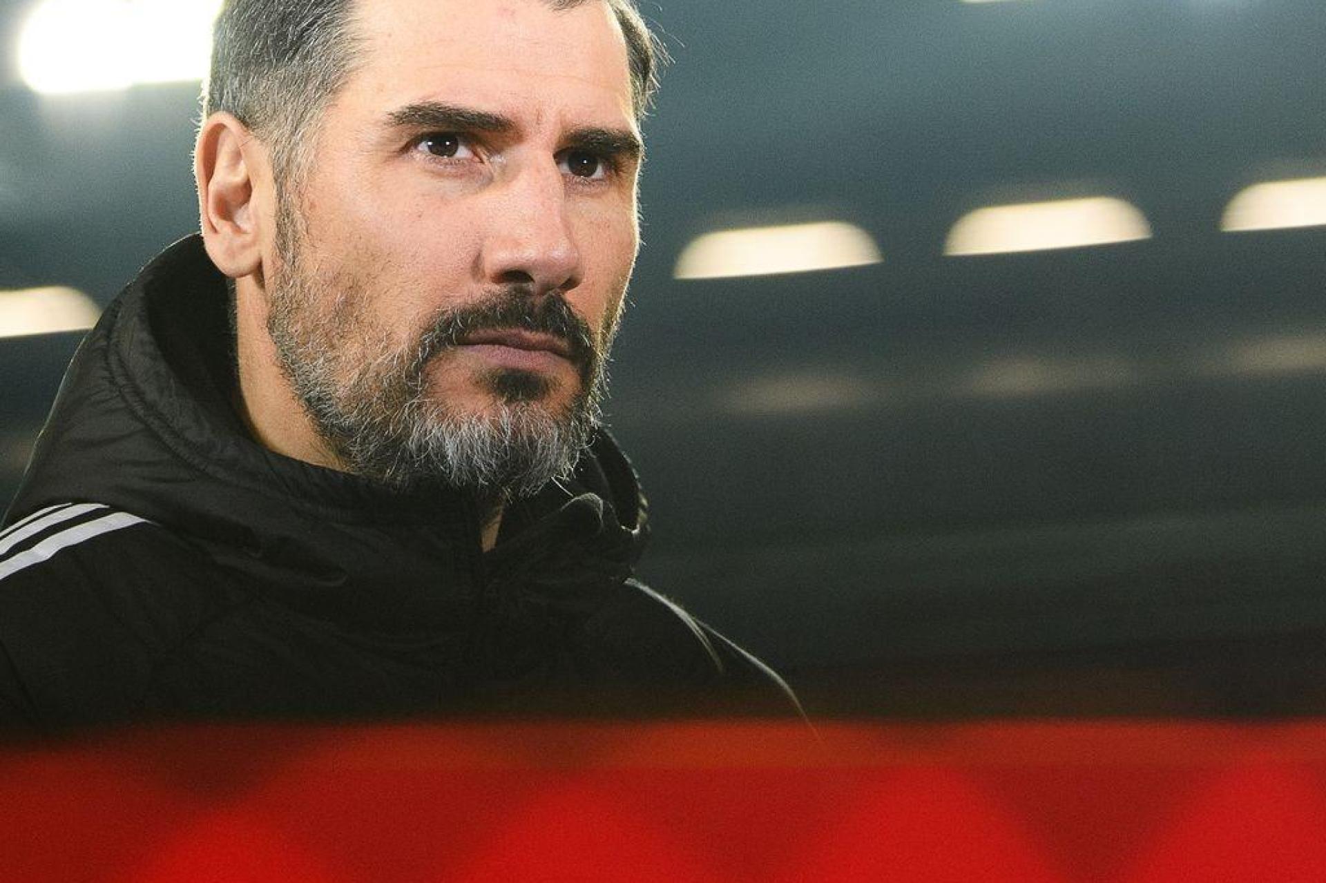 Nürnbergs Trainer Cristian Fiel ist vor dem Spiel im Stadion. (Bild: Swen Pförtner/dpa)