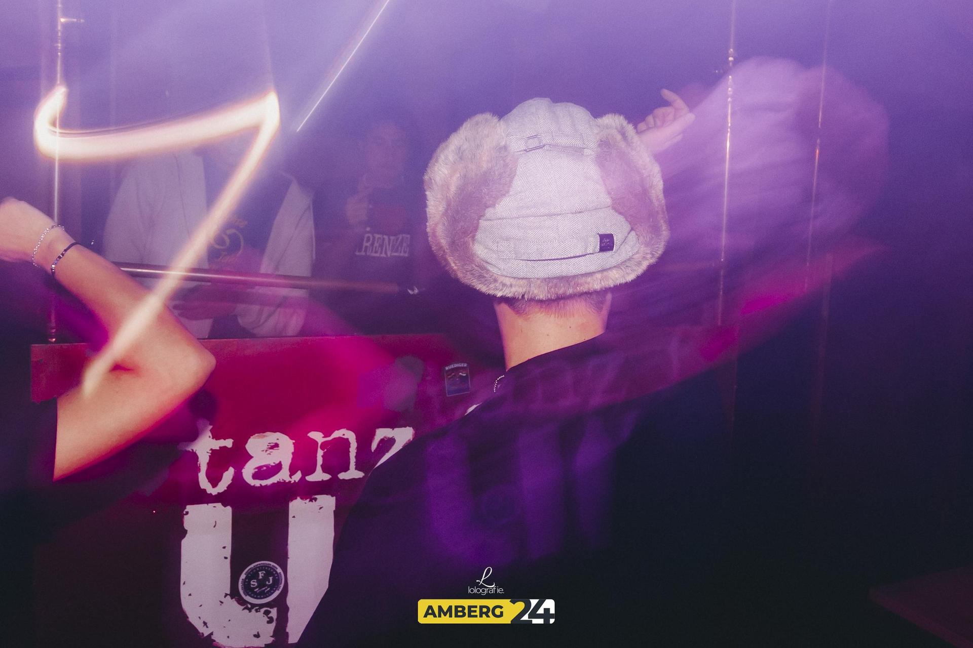 Das Feiern nimmt kein Ende. Batz und „Tanzdirektion Süd” heizten beim Househof ein.  (Bild: Leonie Hartung)