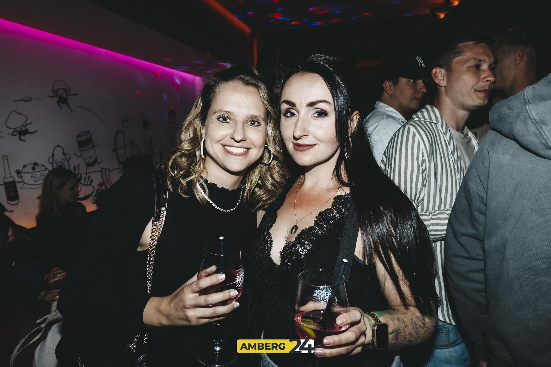 Im Colomba gab es am Samstag wieder etwas zu feiern. Die Club Rotation brachte die besten Hits seit den 90ern in die Bar. (Bild: Lolografie)