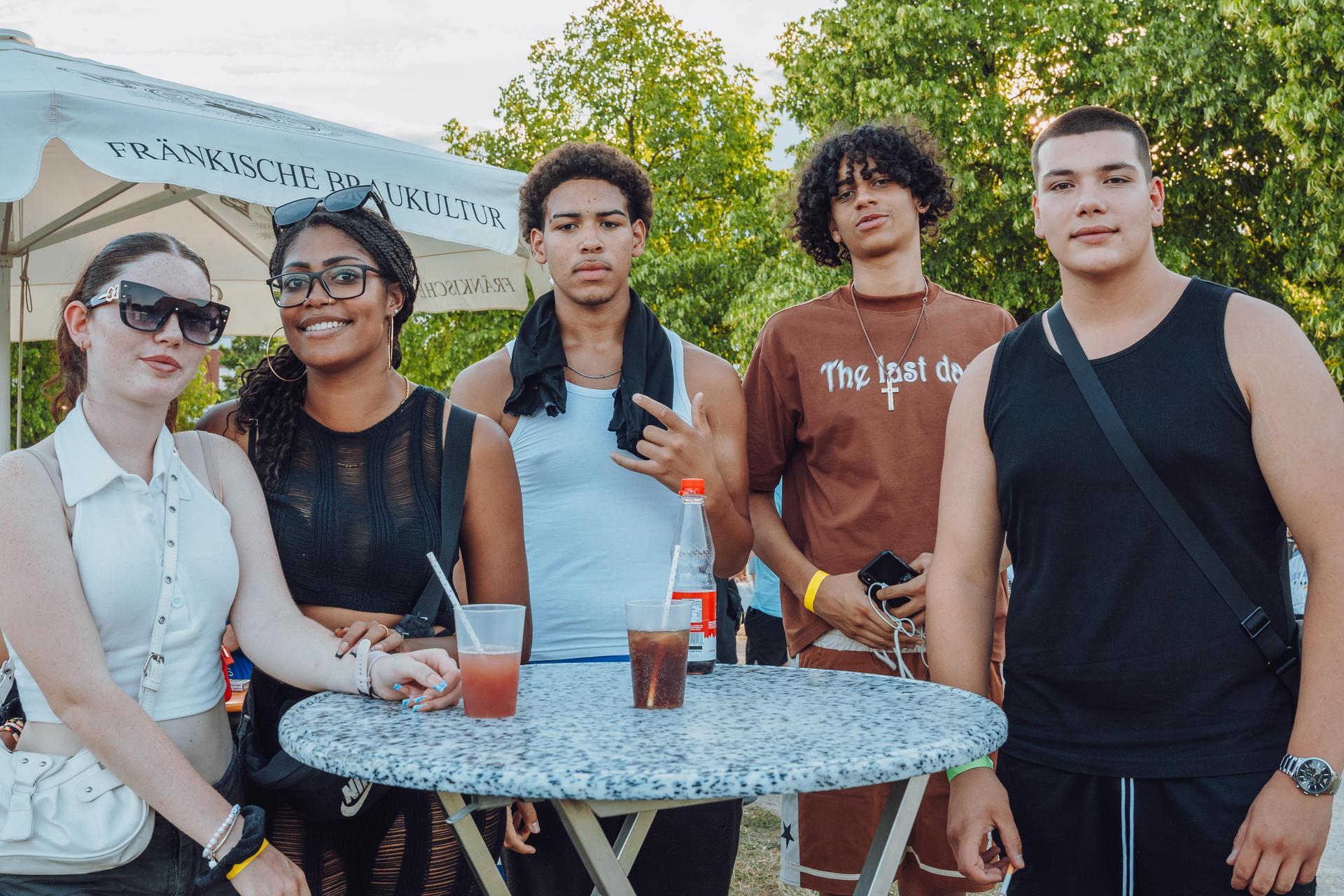 Shisha, Drinks und guter Hip-Hop. So war's am Hip-Hop BBQ in Amberg.  (Bild: Denise Helmschrott)