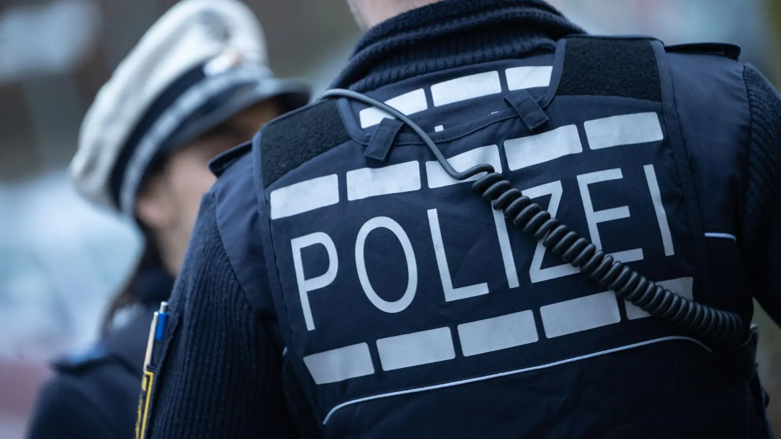 In Sulzbach-Rosenberg eskaliert ein Streit, als ein Mann seinen Kontrahenten mit dem Auto anfährt. (Symbolbild: Petra Hartl)