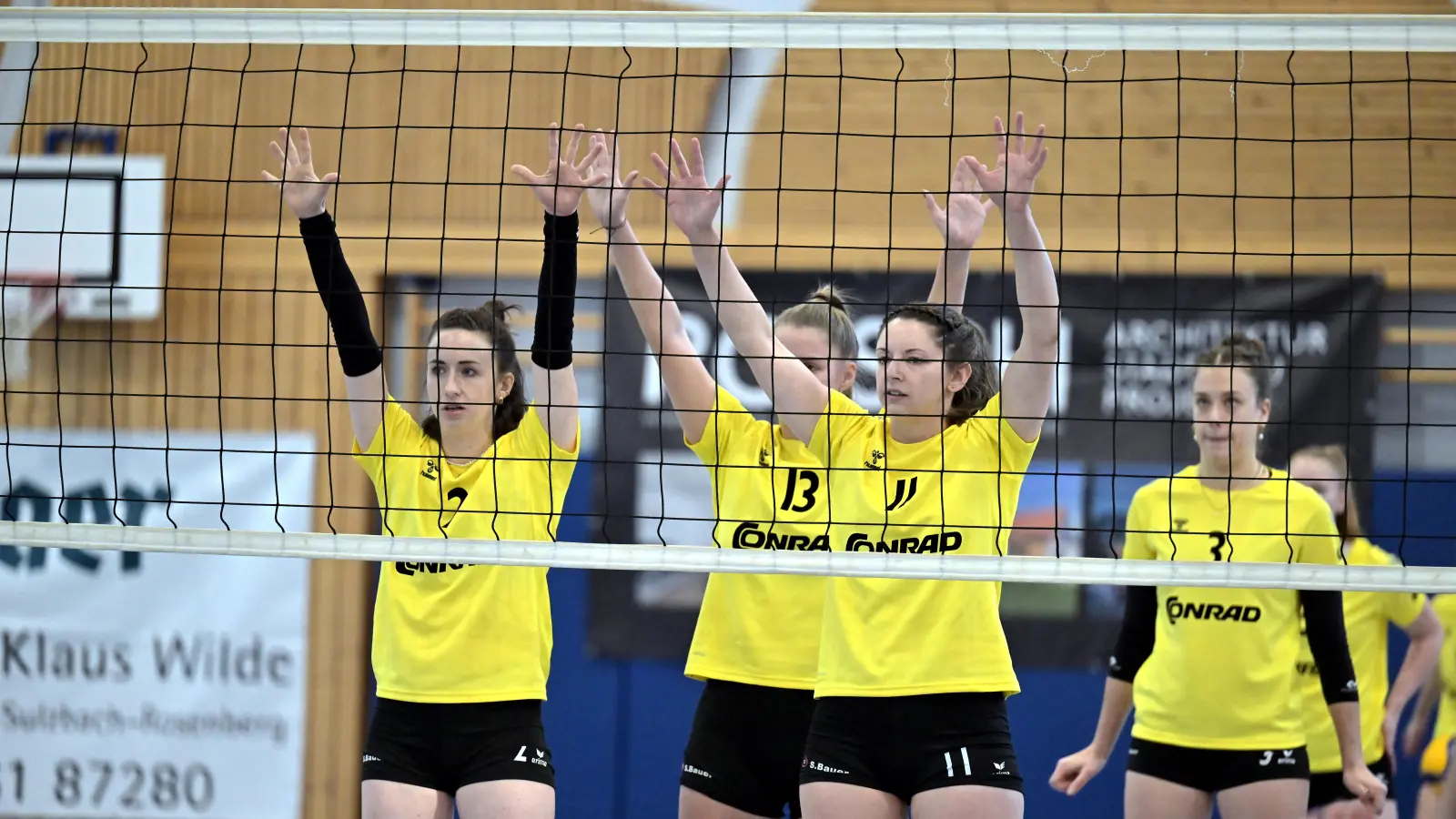 Die Volleyballdamen des SV Hahnbach (Szene aus dem Spiel gegen Dresden) waren beim Spiel in Leipzig chancenlos. (Bild: Hubert Ziegler)