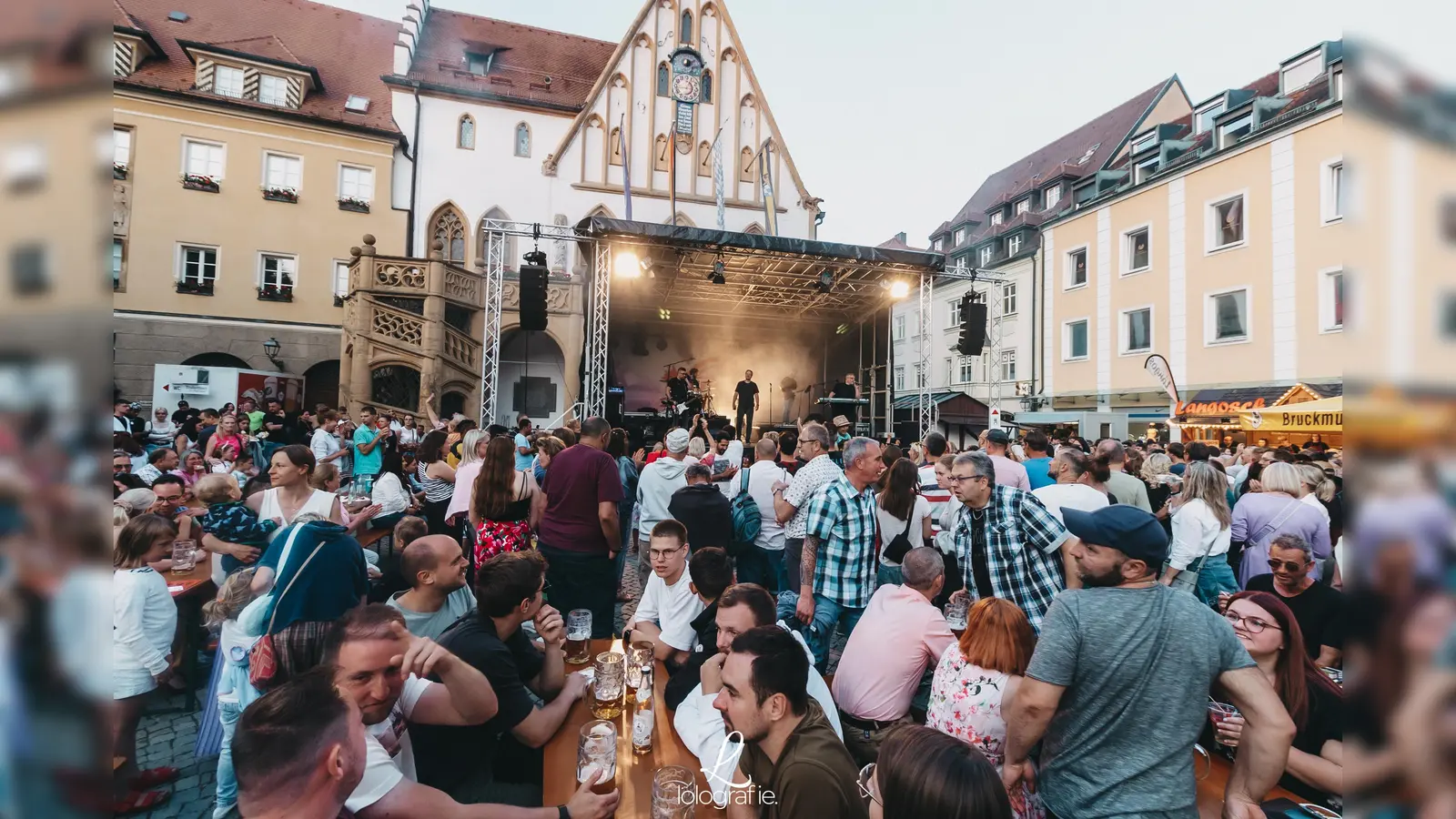 Das war am Marktplatz am Amberger Altstadtfest los! (Bild: Lolografie)