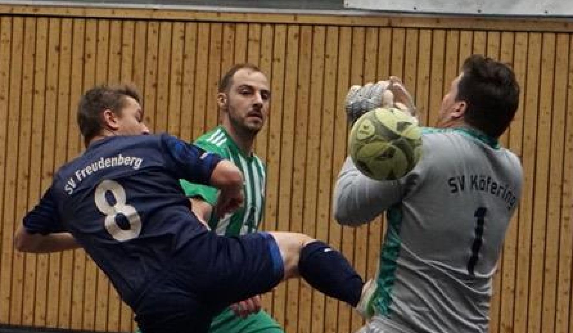 Am Wochenende findet in Köfering zum 29. Mal der Hubertus-Cup statt. Die Herrenmannschaft des Ausrichters (grüne Trikots) wird am Sonntag versuchen den Titel zu verteidigen. (Archivbild: Anja Belmer)