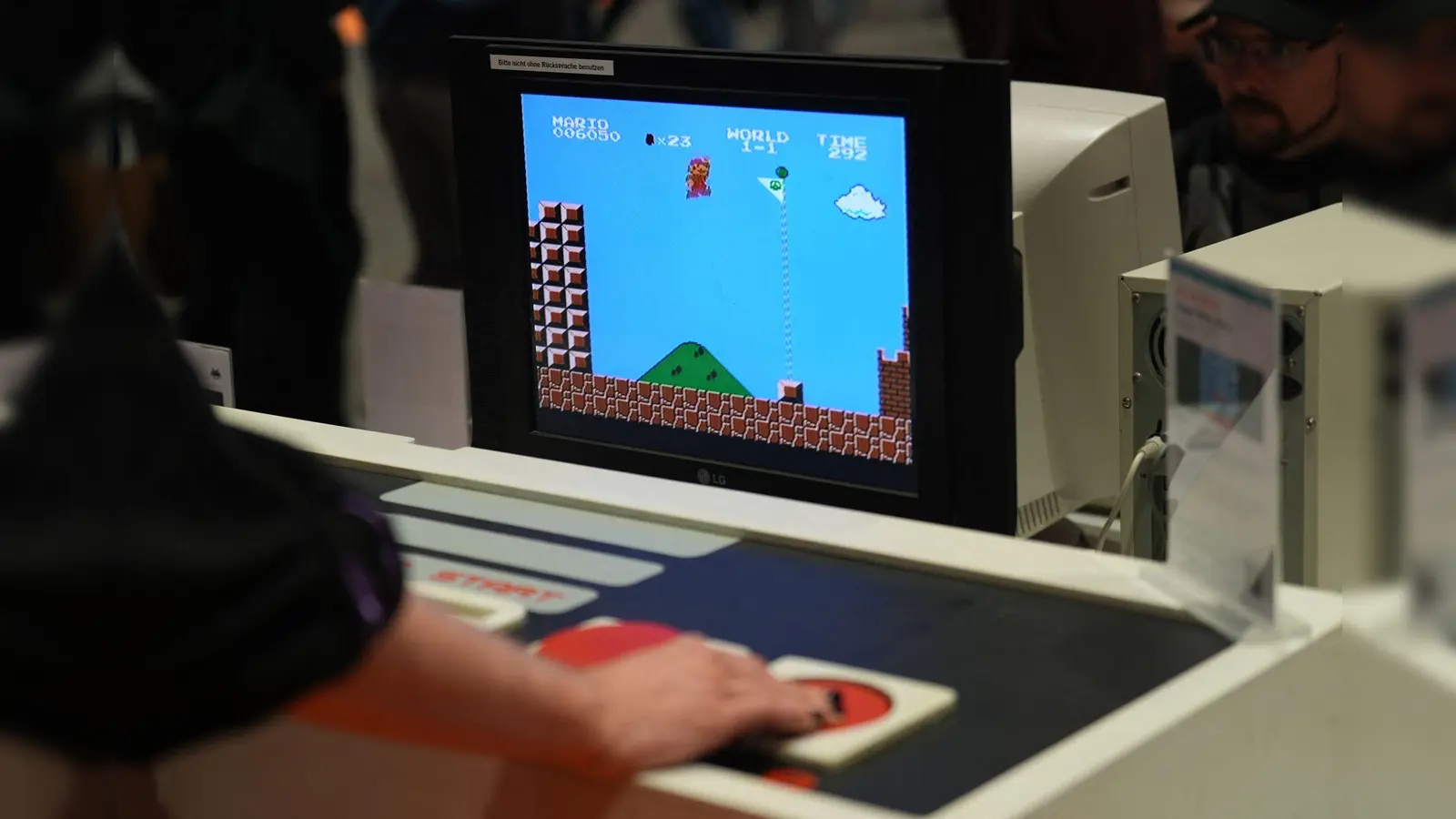Lust auf Gaming? Am Wochenende findet das PixelBlast Gaming Festival an der OTH in Amberg statt.  (Symbolbild: Marcus Brandt/dpa)