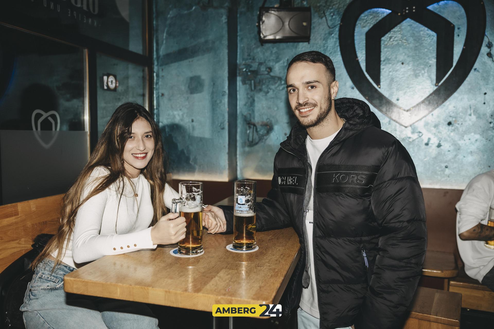 Am Samstag konnten ihr im Blauen Haus bei „Dance on Snow“ richtig Gas geben.  (Bild: Lolografie)