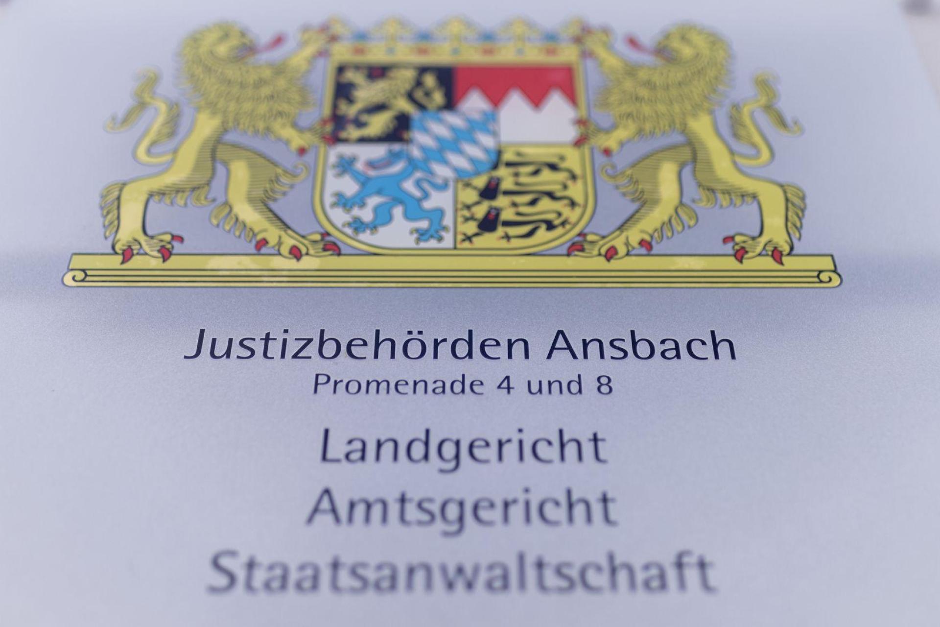 Der Mann versteckte Handys in einem Toilettenraum im Amtsgericht Ansbach.  (Archivbild: Daniel Karmann/dpa)