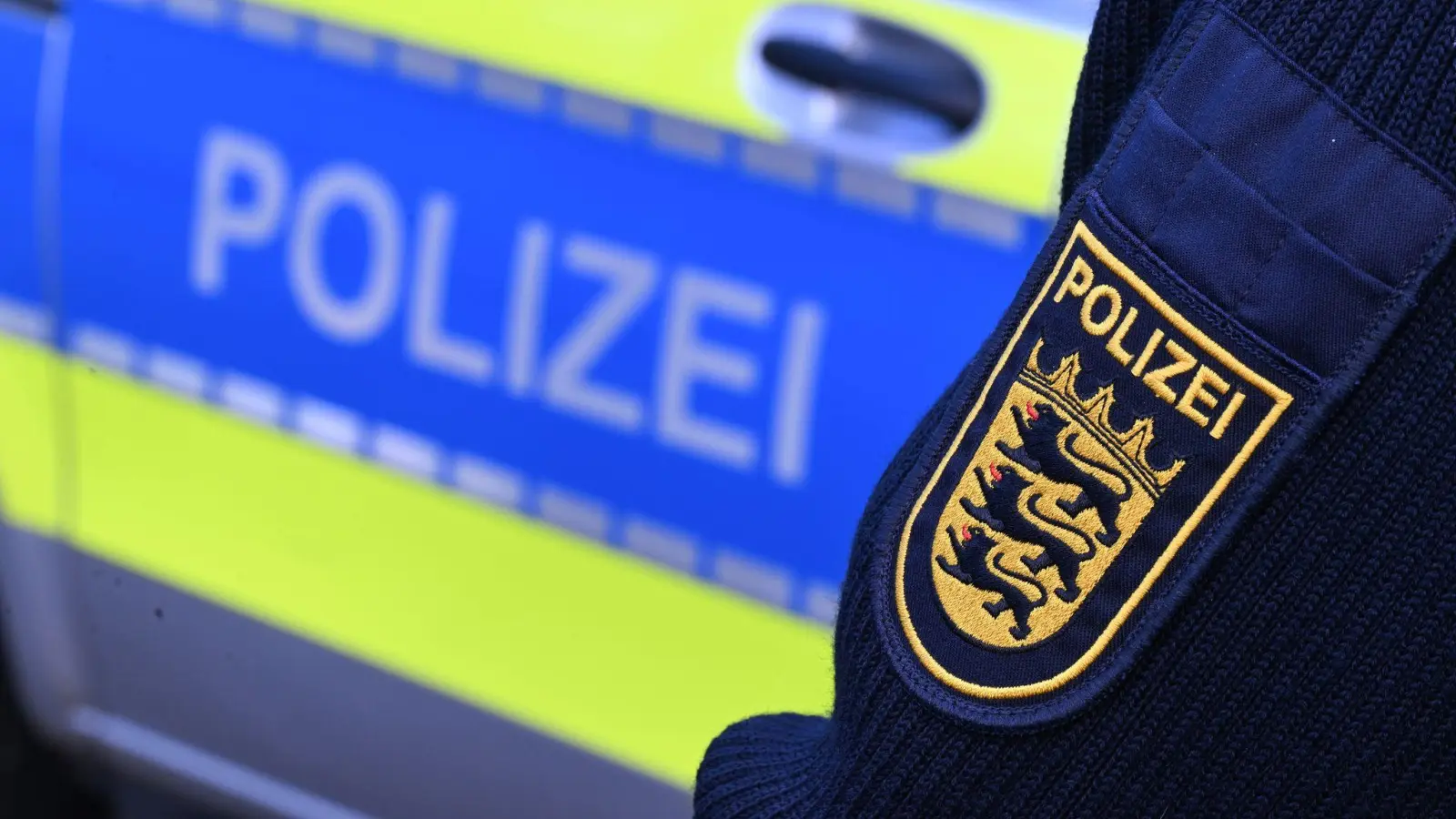Zunächst war unklar, wer in der Kickstraße in Amberg ein Auto beschädigt hat. Jetzt vermeldet die Polizei einen Ermittlungserfolg. (Symbolbild: Bernd Weißbrod/dpa)