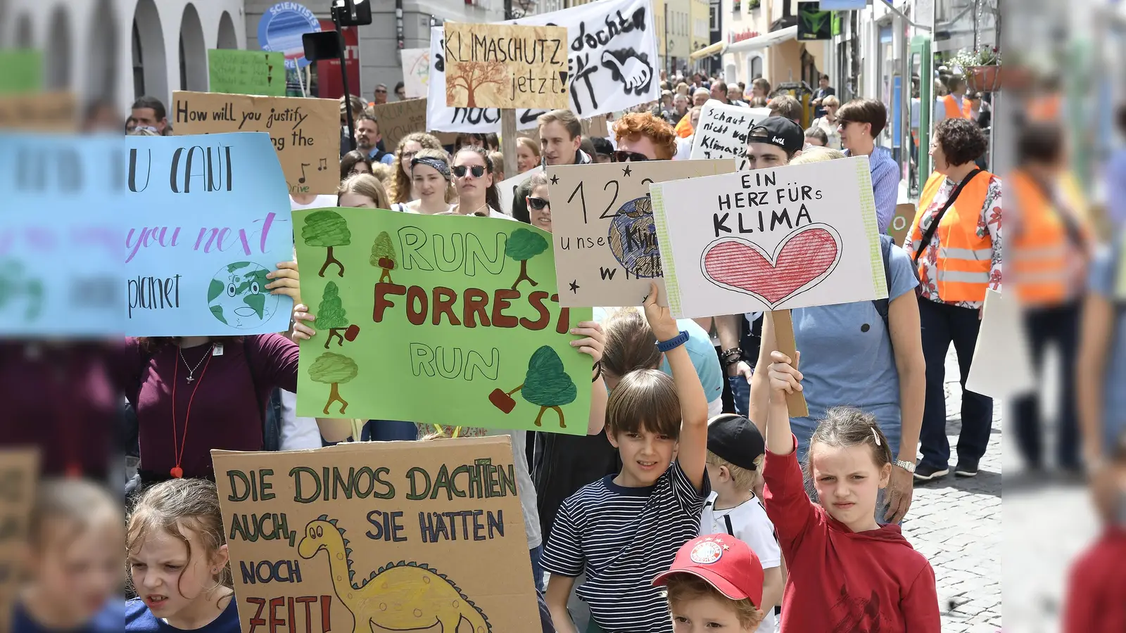 Bild: Hartl<br>„Fridays for Future”-Demo<br>ab Maltesergarten bis Marktplatz (Bild: Petra Hartl)