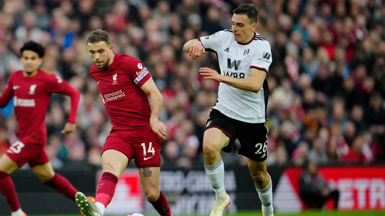 Der Transfer von Joao Palhinha (r) zum FC Bayern soll im zweiten Anlauf nun geklappt haben. (Bild: Jon Super/AP/dpa)