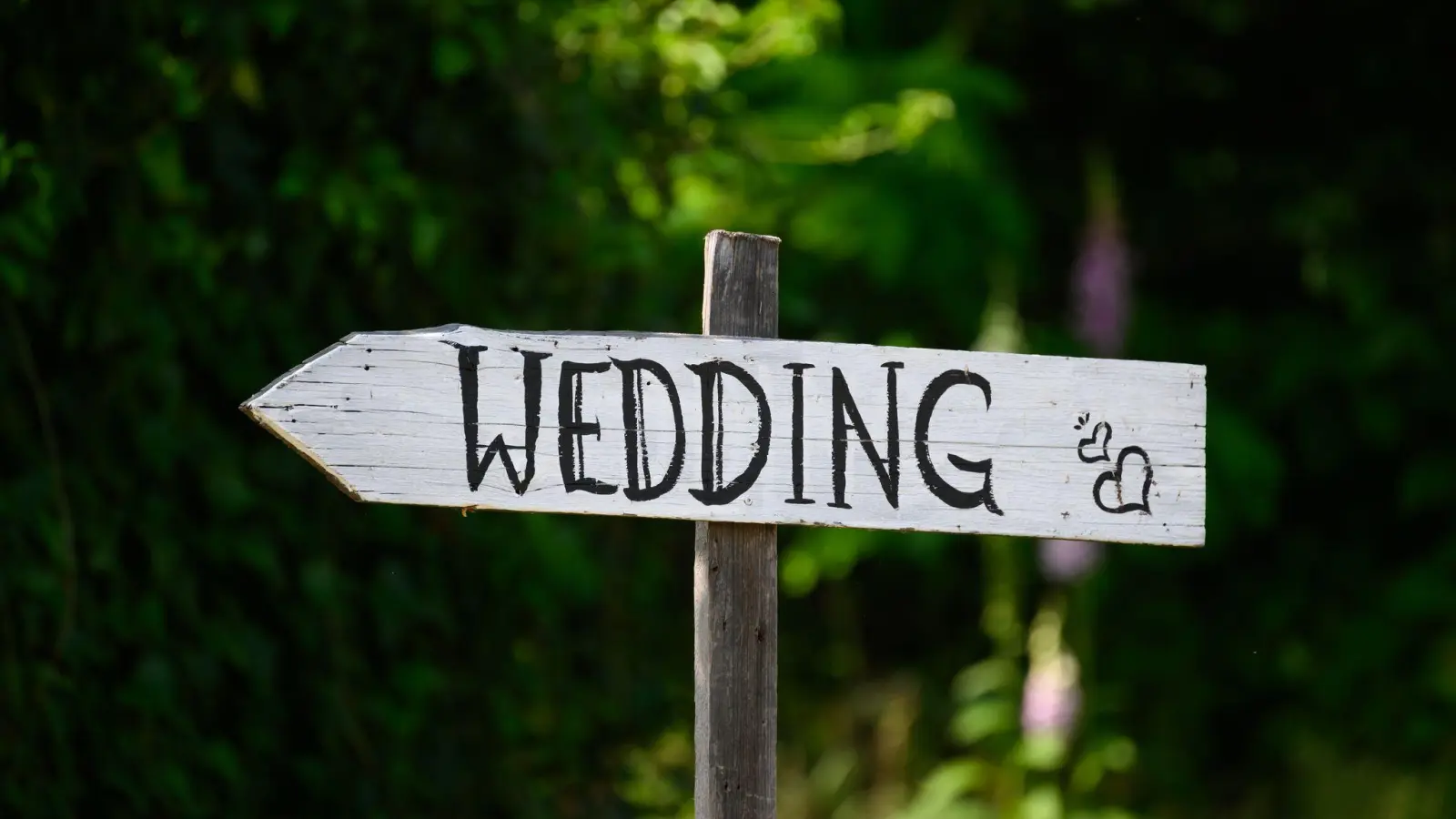 Spontan heiraten? Die evangelische Kirche macht das auch heuer wieder möglich. (Symbolbild) (Bild: Robert Michael/dpa)