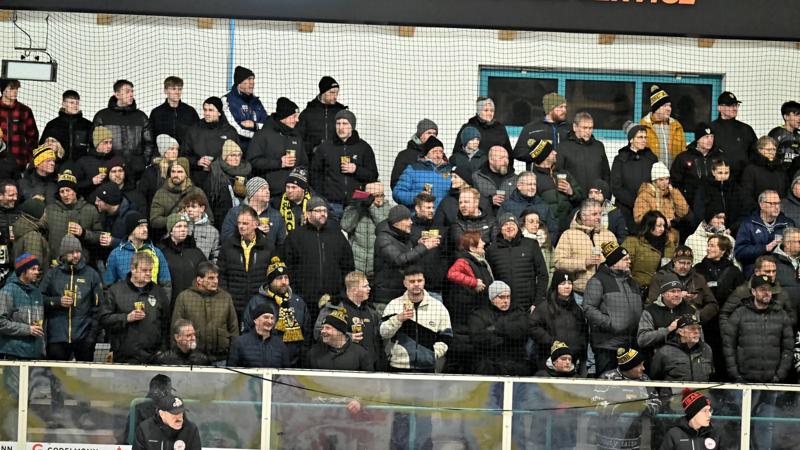 Die Fans des ERSC Amberg freuen sich auf spannende Spiele im Stadion am Schanzl. (Bild: Hubert Ziegler)