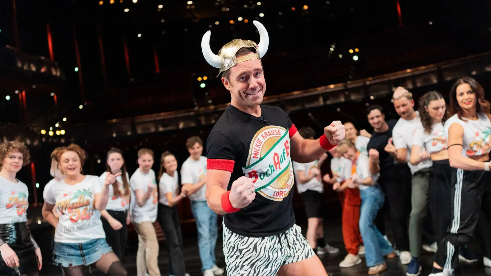 Markenbotschafter Lorenz Büffel ist schon sehr gespannt auf das Ballermann-Musical „Malle Olé“. (Bild: Rolf Vennenbernd/dpa)