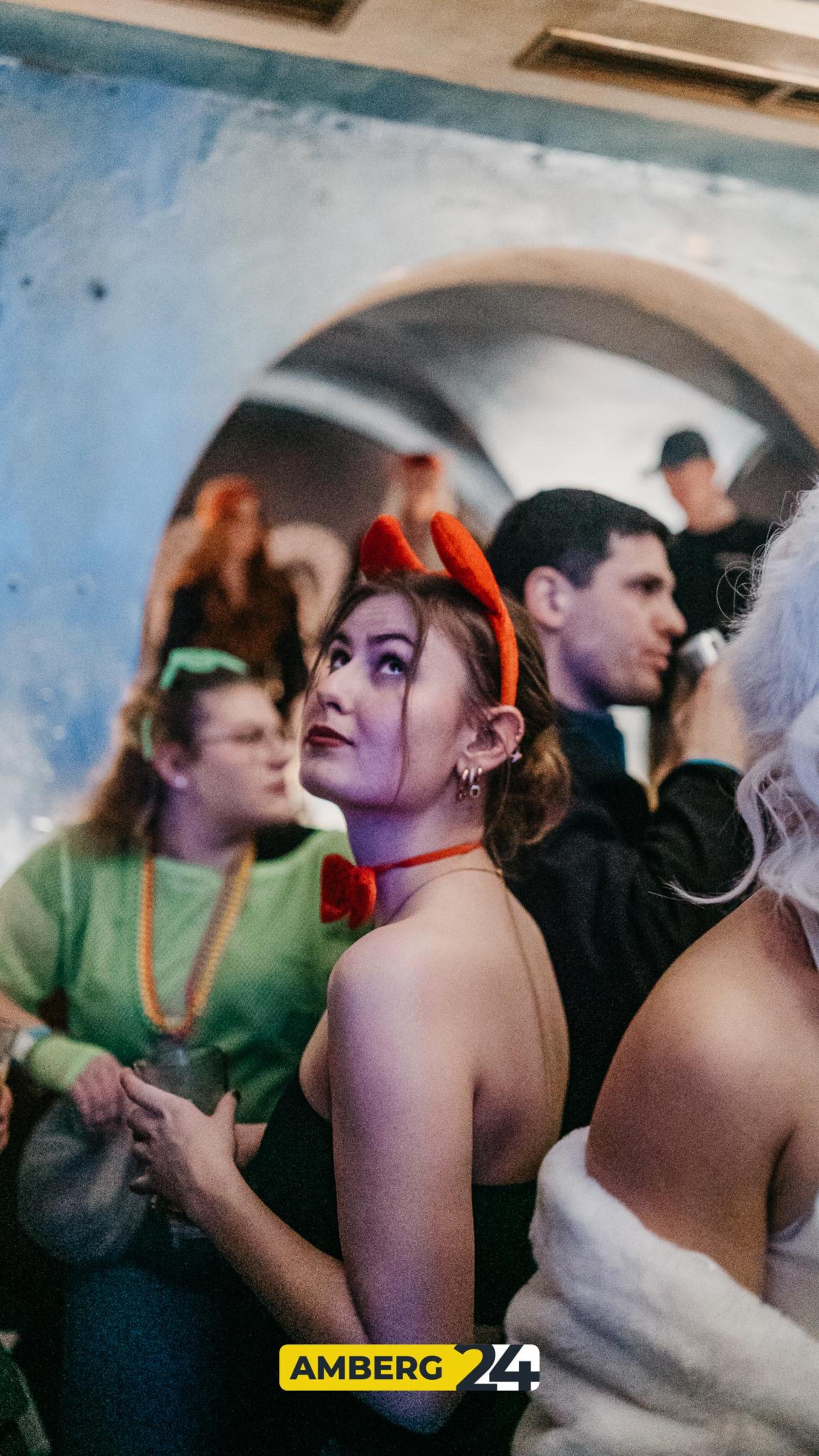 Auch im Blauen Haus waren am Donnerstag die Hexen los.  (Bild: Mario Donhauser)