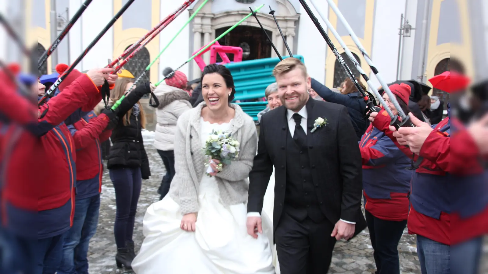 Freudestrahlend verlassen Johanna und Matthias Neumann die Basilika. (Bild: kro)