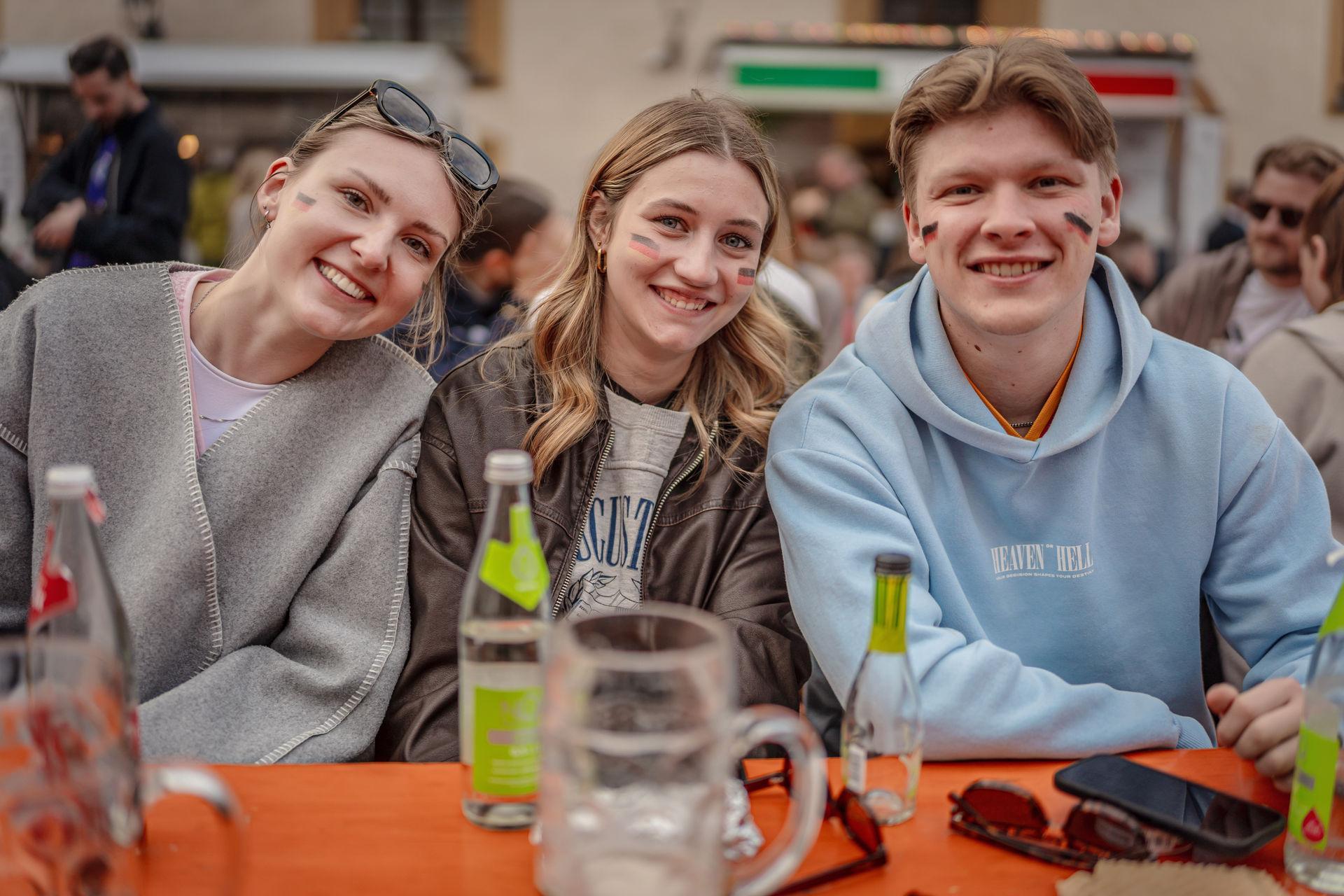 Amberg feiert Altstadtfest - inklusive Public Viewing zur Fußball-WM.  (Bild: Michael Golinski)