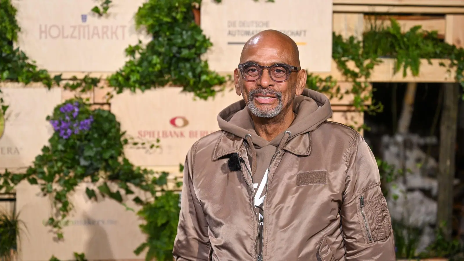 Pierre Sanoussi-Bliss will das RTL-Dschungelcamp nicht überbewerten. (Archivbild) (Bild: Christophe Gateau/dpa)