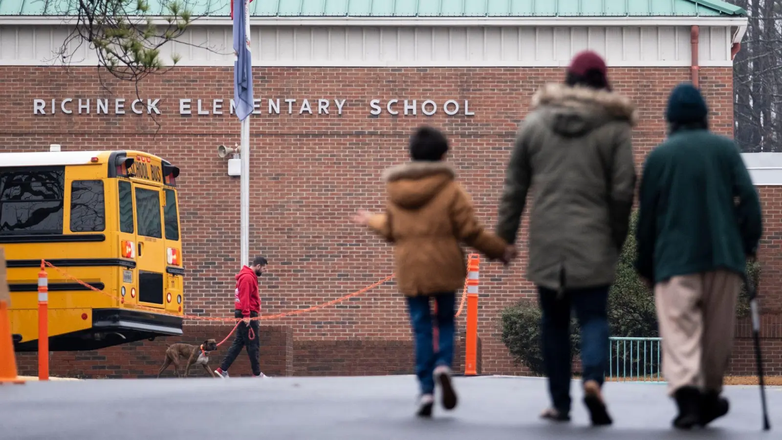 Ein Sechsjähriger hatte 2023 in einer Grundschule in Newport News auf seine Lehrerin geschossen. (Archivbild: Billy Schuerman/The Virginian-Pilot via AP/dpa)