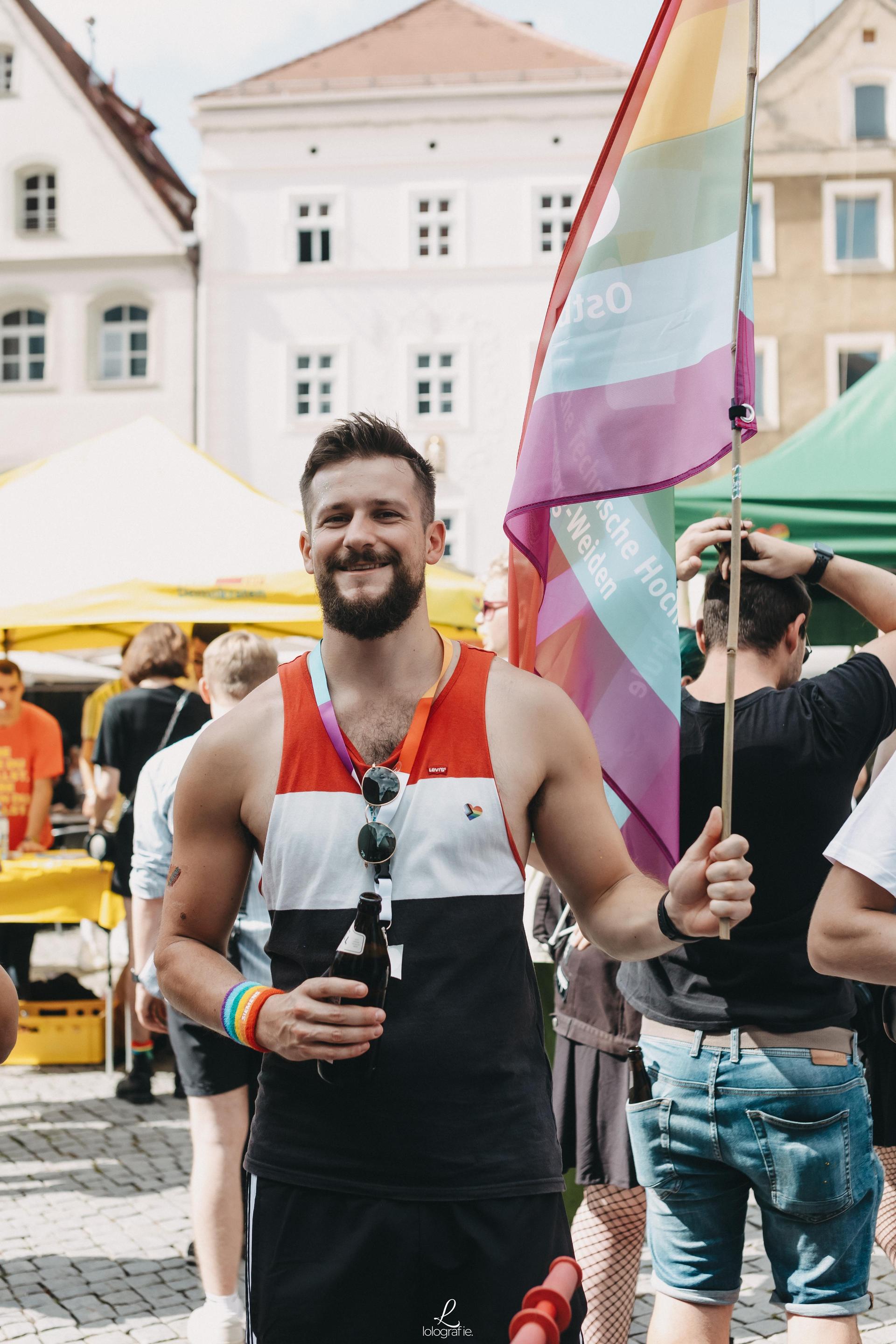 Die Bilder von der CSD-Parade 2023 in Amberg. (Bild: Leonie Hartung)