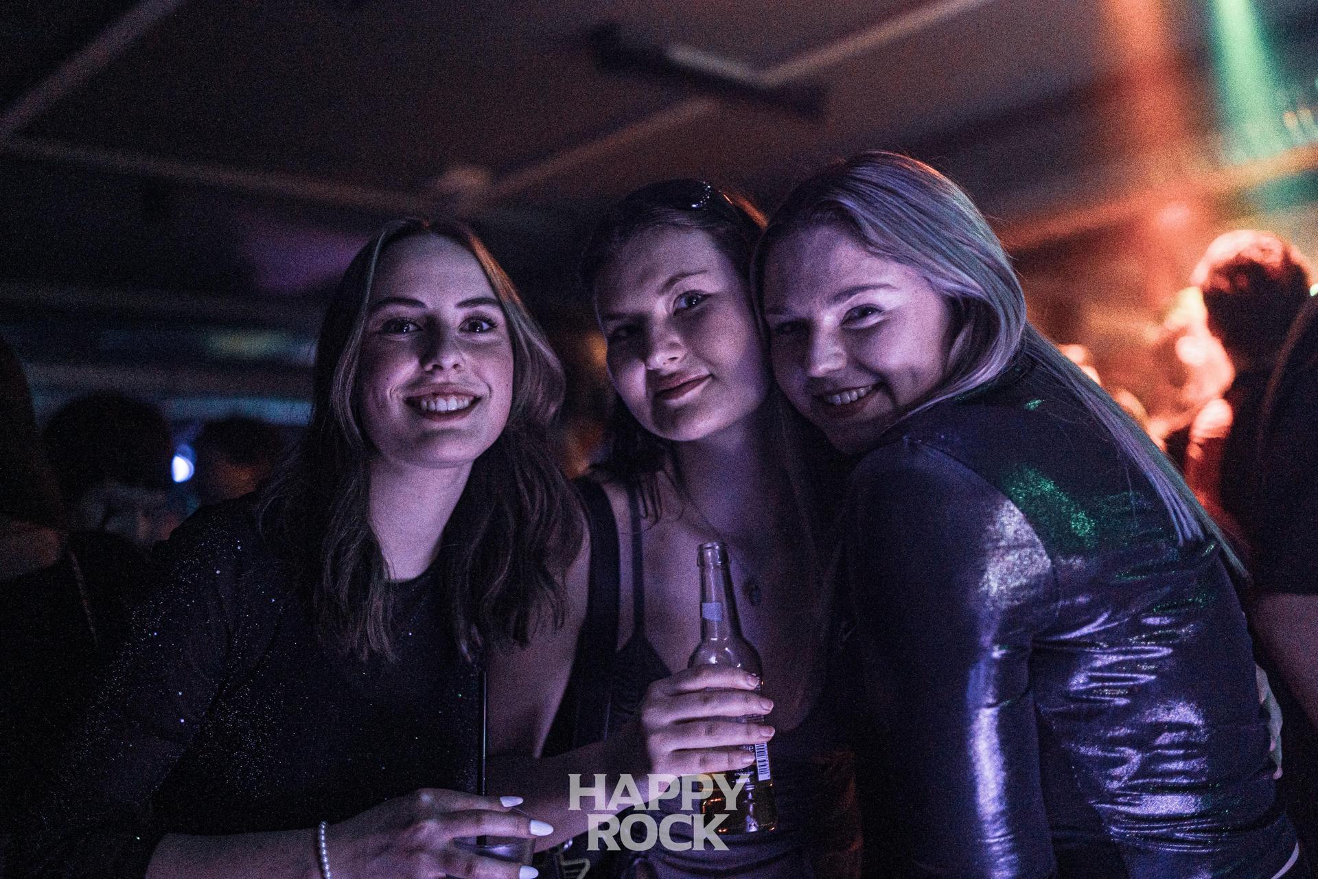 Feiern am 23. Dezember. Das Happy Rock glüht für Weihnachten vor. (Bild: Martin Sponsel)