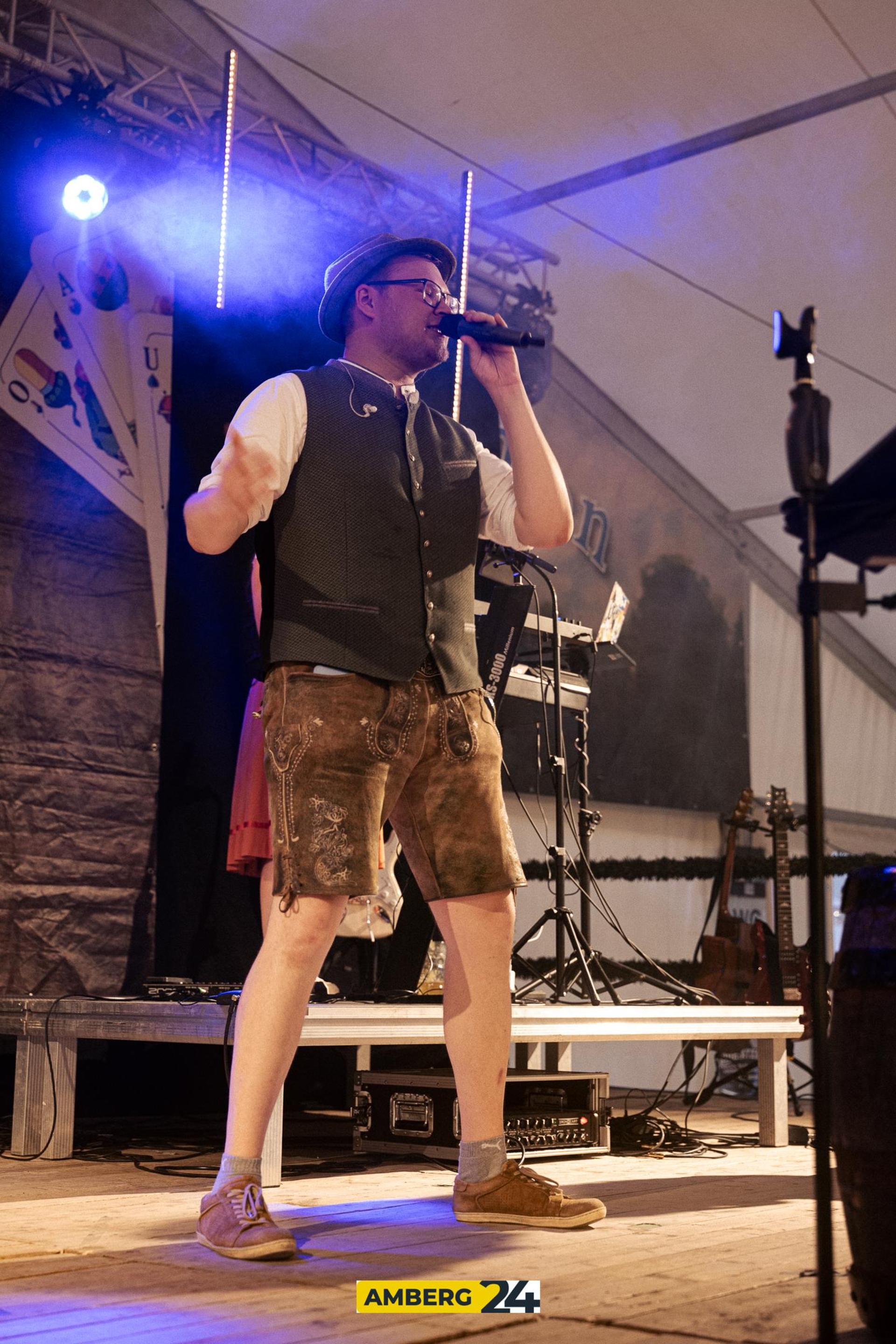 Am zweiten Dult-Freitag haben die „Bärntreiber” mit euch Party gemacht. Fotograf David war für uns unterwegs und hat die Stimmung festgehalten. (Bild: David Mueller)