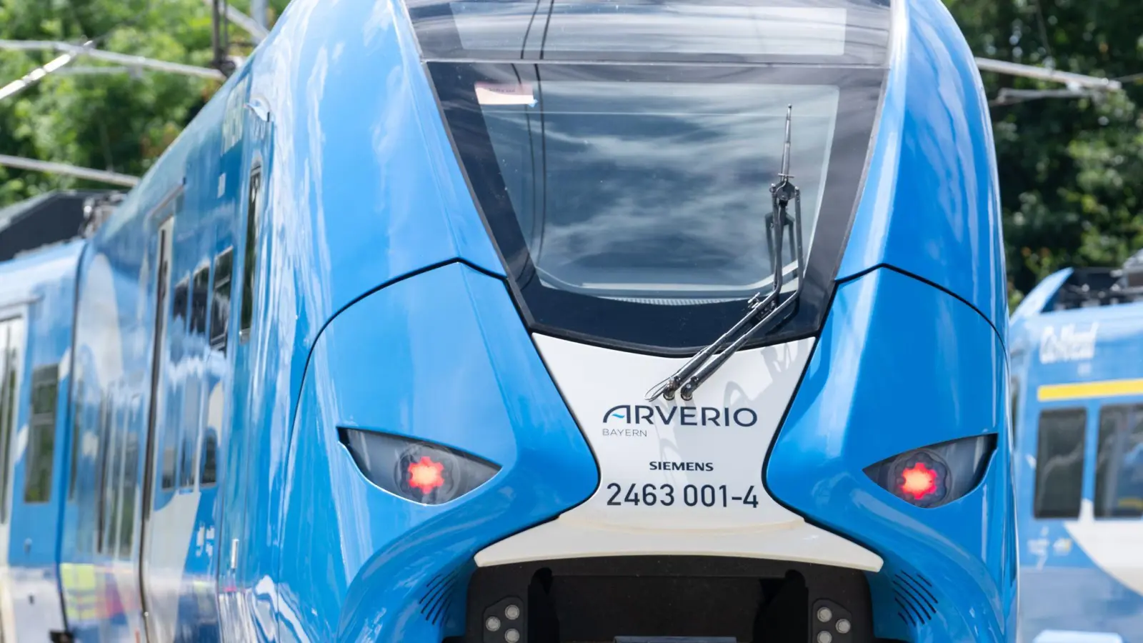 Im Regionalverkehr wird es auf manchen Strecken künftig fast doppelt so viele Sitzplätze geben, wie bisher. (Archivbild) (Bild: Stefan Puchner/dpa)