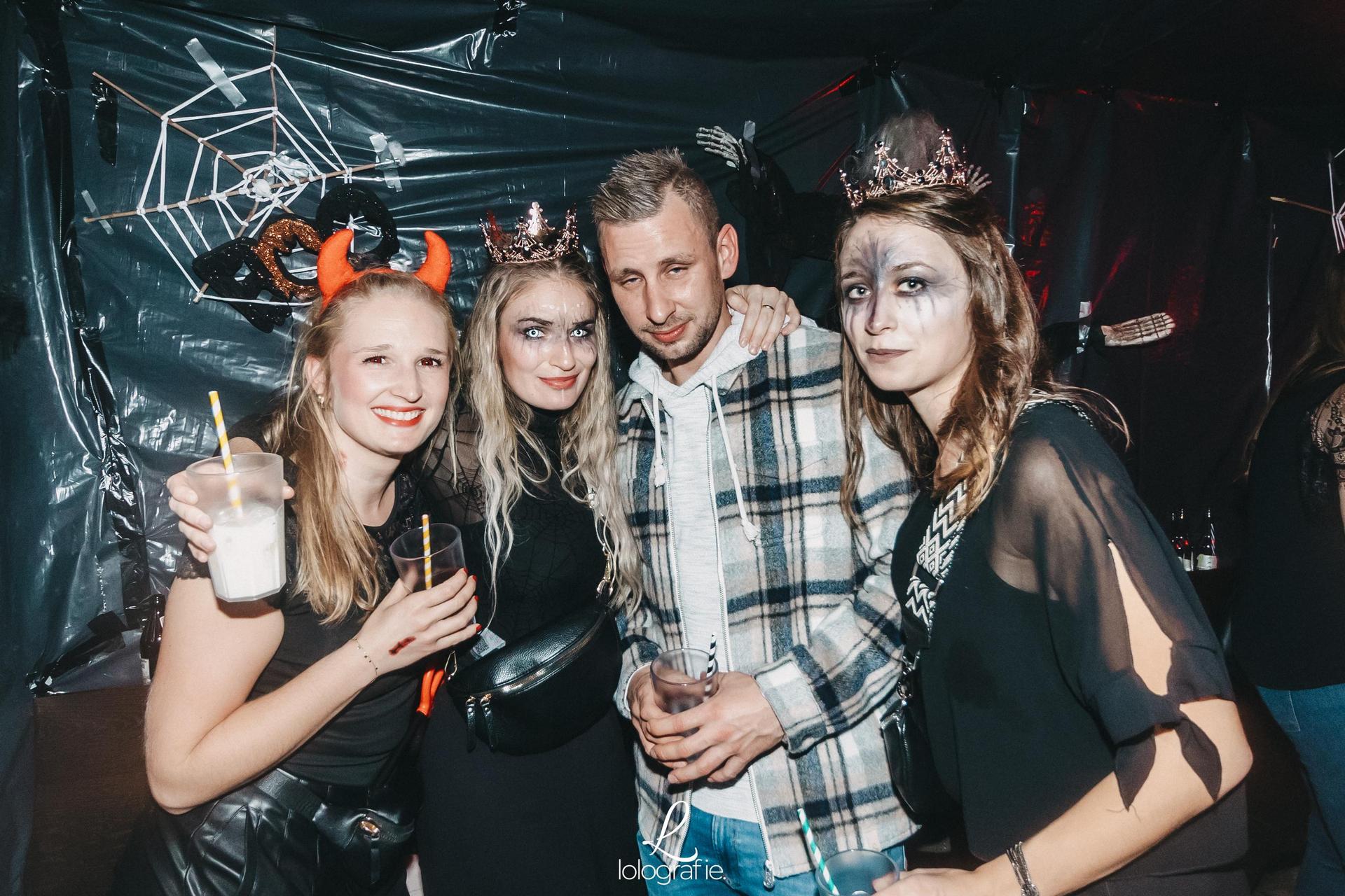 Das Colomba war in der Halloween-Nacht proppenvoll - und geile Verkleidungen gab es auch zu sehen. (Bild: Leonie Hartung)